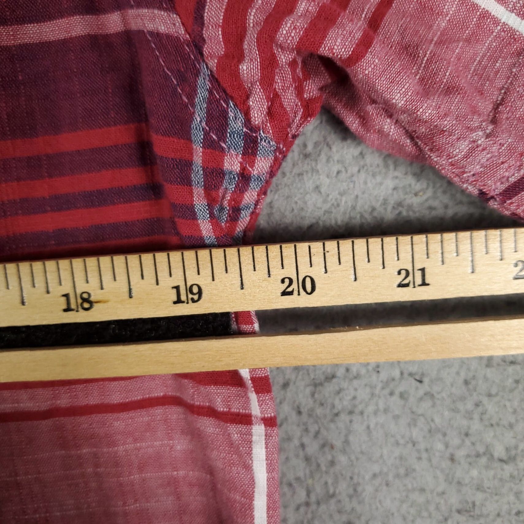 Levi's Levi's Red Plaid Short Sleeve Button-Up Shirt Mens Small Cotton Blend 2 Pocket Regular Fit Plaid Shirt Men’s S Red Vintage No Size US S / EU 44-46 / 1 - 5 Thumbnail