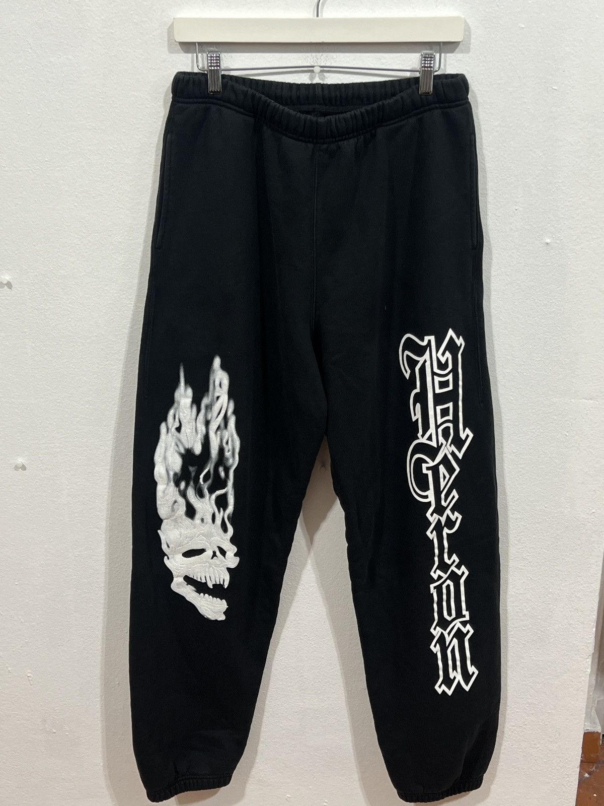Heron Preston Heron Preston Flaming Skull Black Size US 32 / EU 48 - 1 Thumbnail