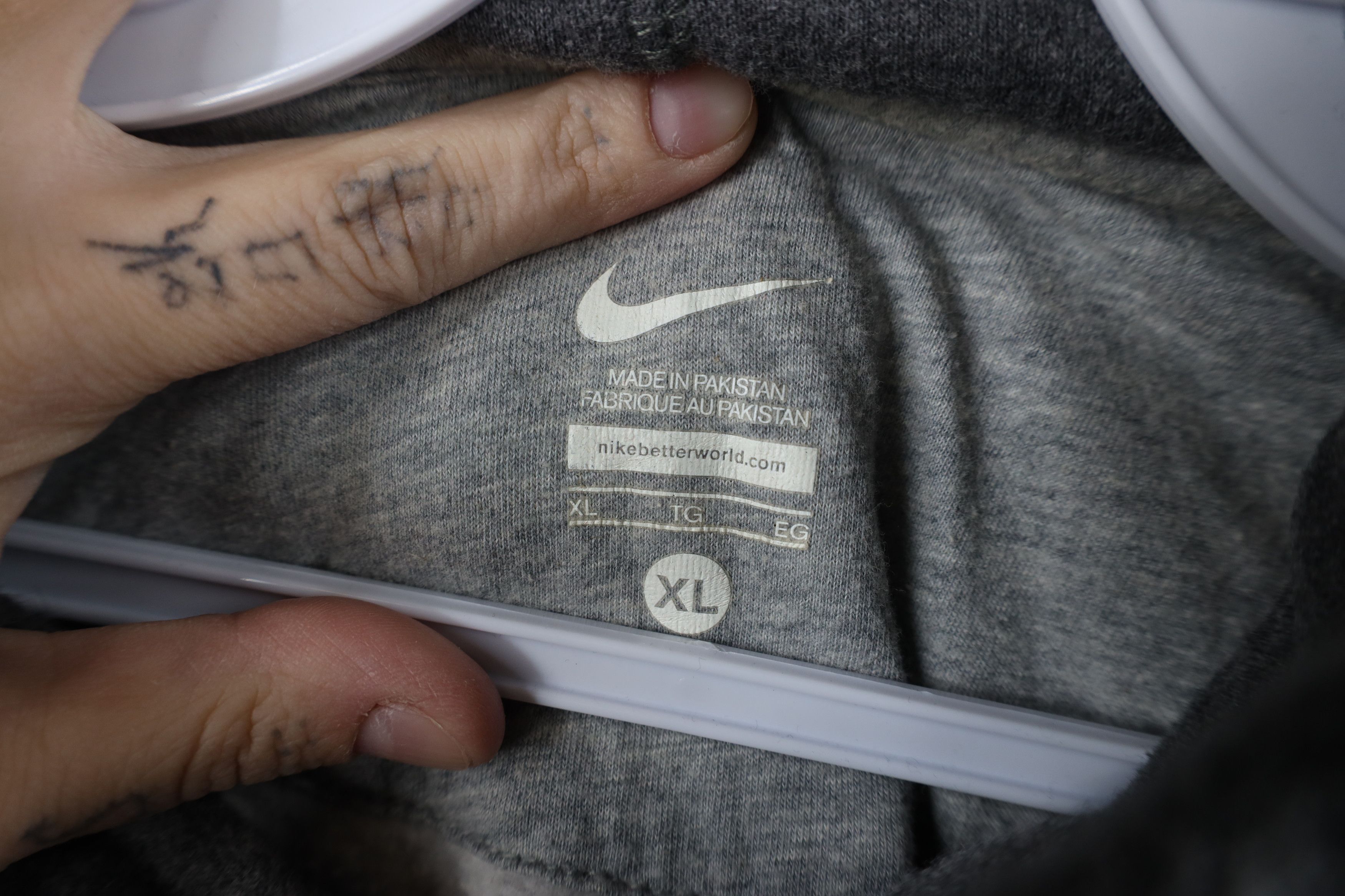 Nike Vintage Y2K Nike Scott Mini Swoosh Heavyweight Hoodie Gray Size US XL / EU 56 / 4 - 8 Thumbnail