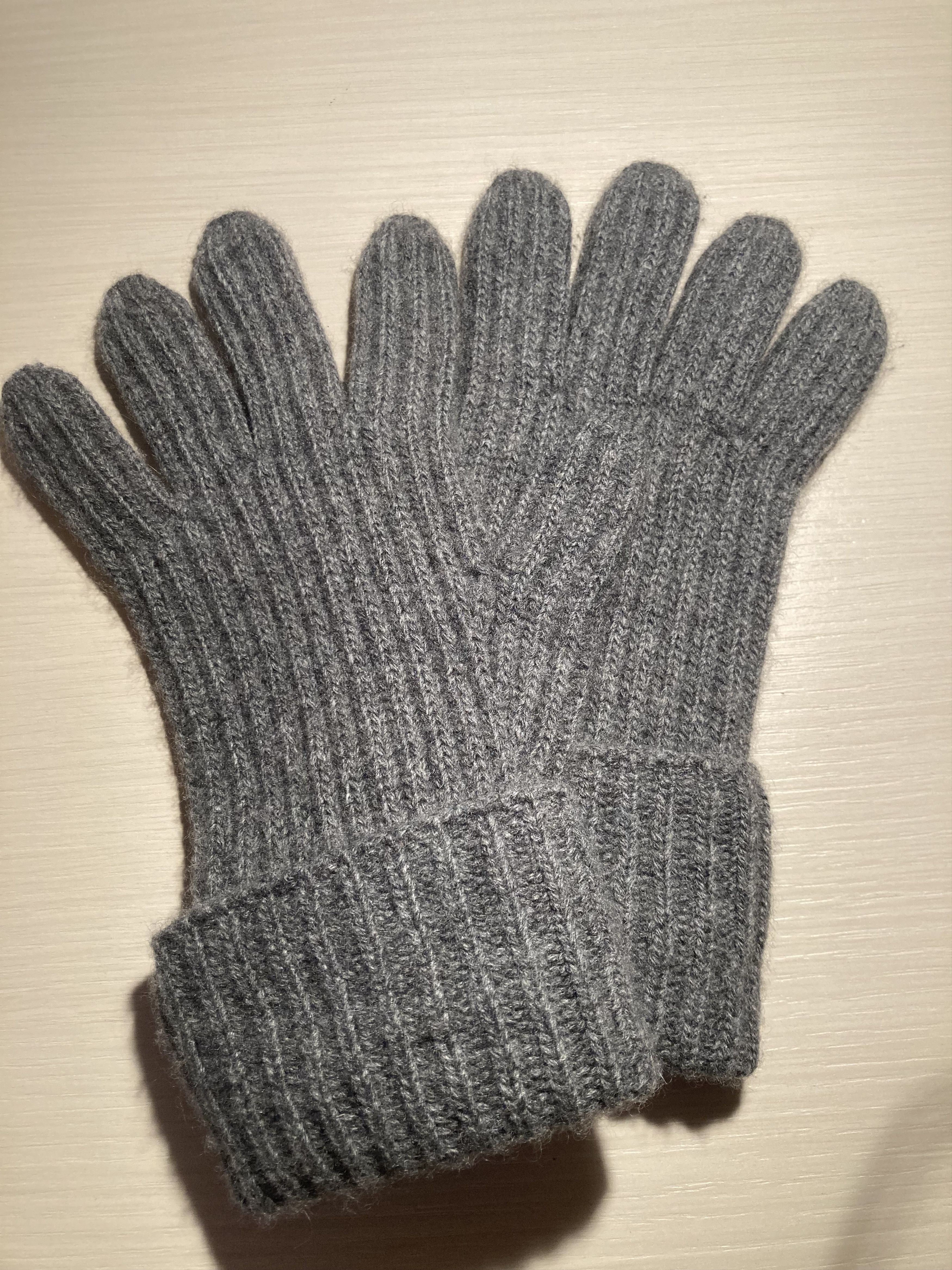 Johnstons Of Elgin Johnstons of Elgin 100% cashmere gloves in grey Size ONE SIZE - 4 Thumbnail