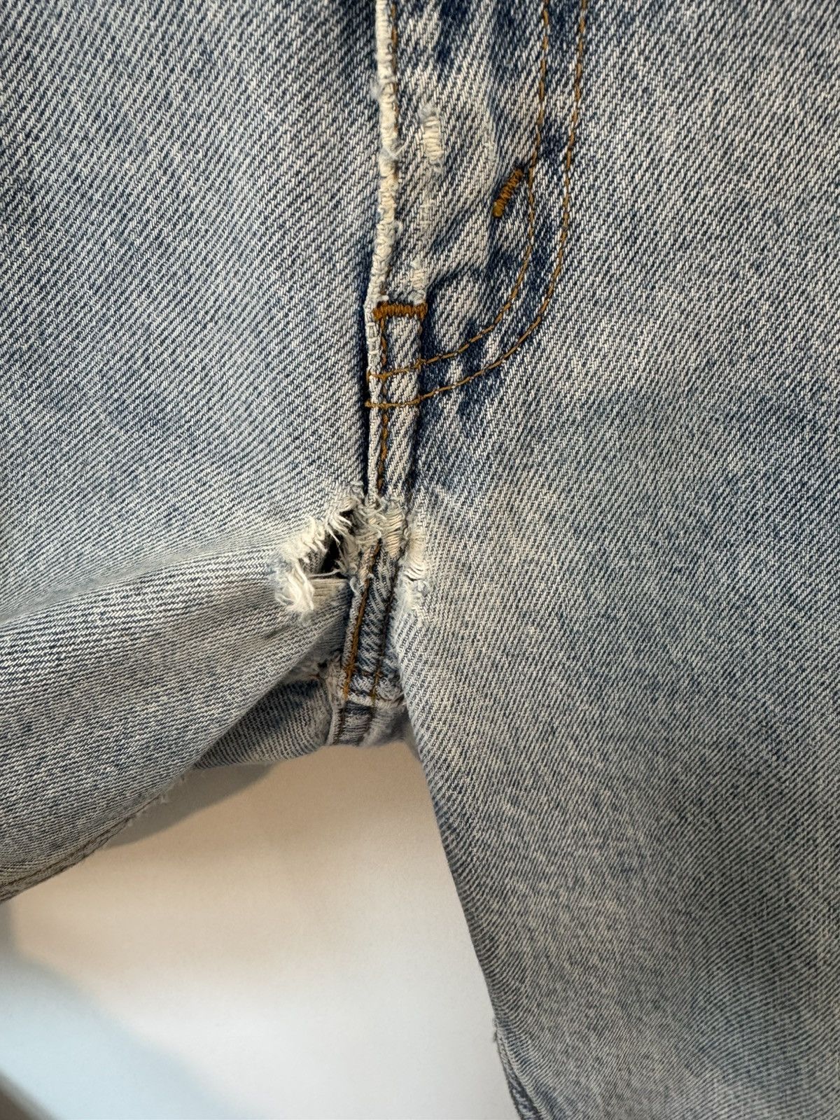 Levi's Vintage Clothing Vintage Levi’s 550 Light Wash Distressed Jeans, W35 x L31 Size US 35 - 4 Thumbnail