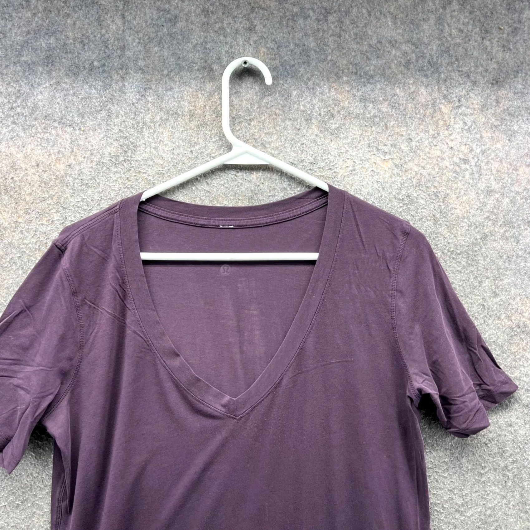 Lululemon Lululemon Shirt Womens 8 Purple Deep V Tee Short Sleeve Cotton Stretch T-Shirt Activewear Womens 8 Purple Vintage? No Size M / US 6-8 / IT 42-44 - 7 Thumbnail
