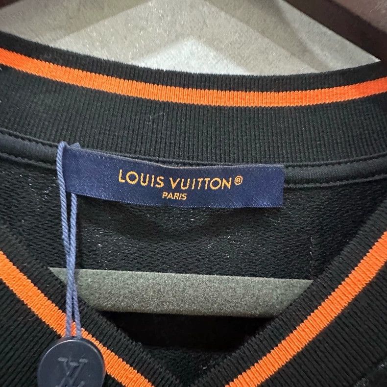 Louis Vuitton Louis Vuitton Black full print dark V-neck short sleeves Size US L / EU 52-54 / 3 - 4 Thumbnail