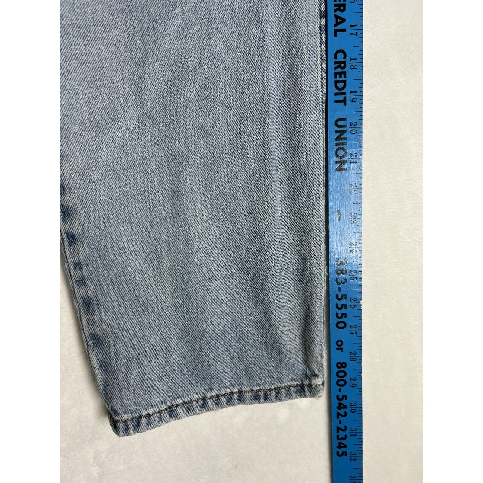 Levi's Vintage Levi’s 550 Blue Denim Jeans Size 33x29 Light Wash Di Size US 33 - 11 Thumbnail