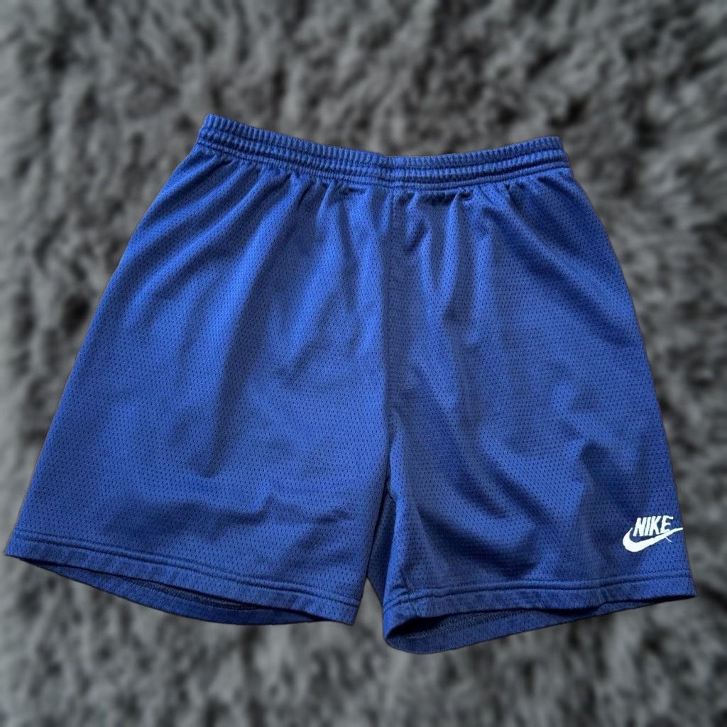 Nike VINTAGE Nike Men Shorts Size L Blue White Embroidered Logo 90s Athletic Activewear Shorts Mens Regular Waist 32 in 5 in Inseam Size US 33 - 1 Thumbnail