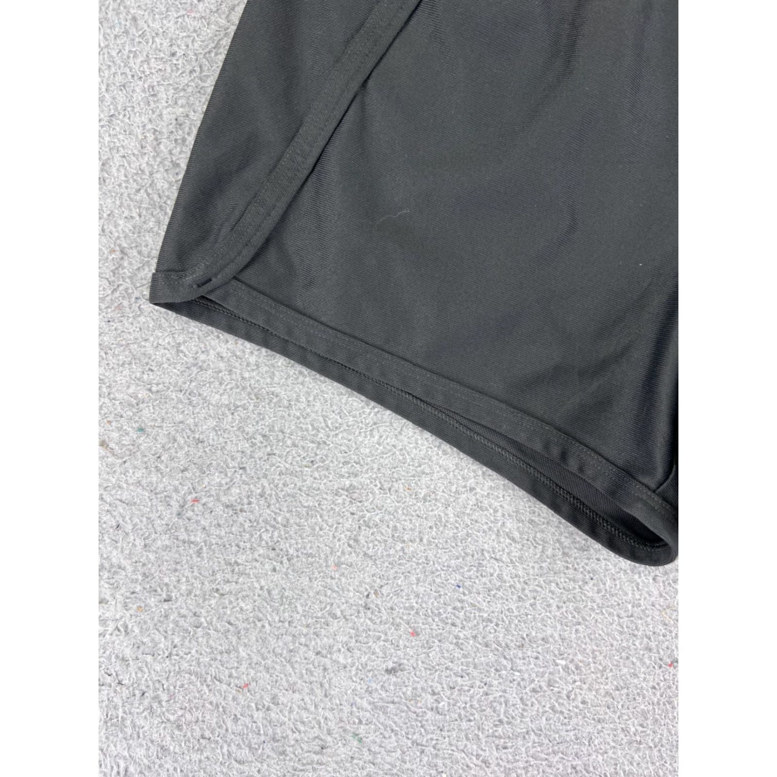 The North Face The North Face Shorts Womens XS Gray Nylon Elastic Waist Run Gym 3" Inseam Regular Fit Large List: Not allowed. Size 26" / US 2 / IT 38 - 3 Thumbnail