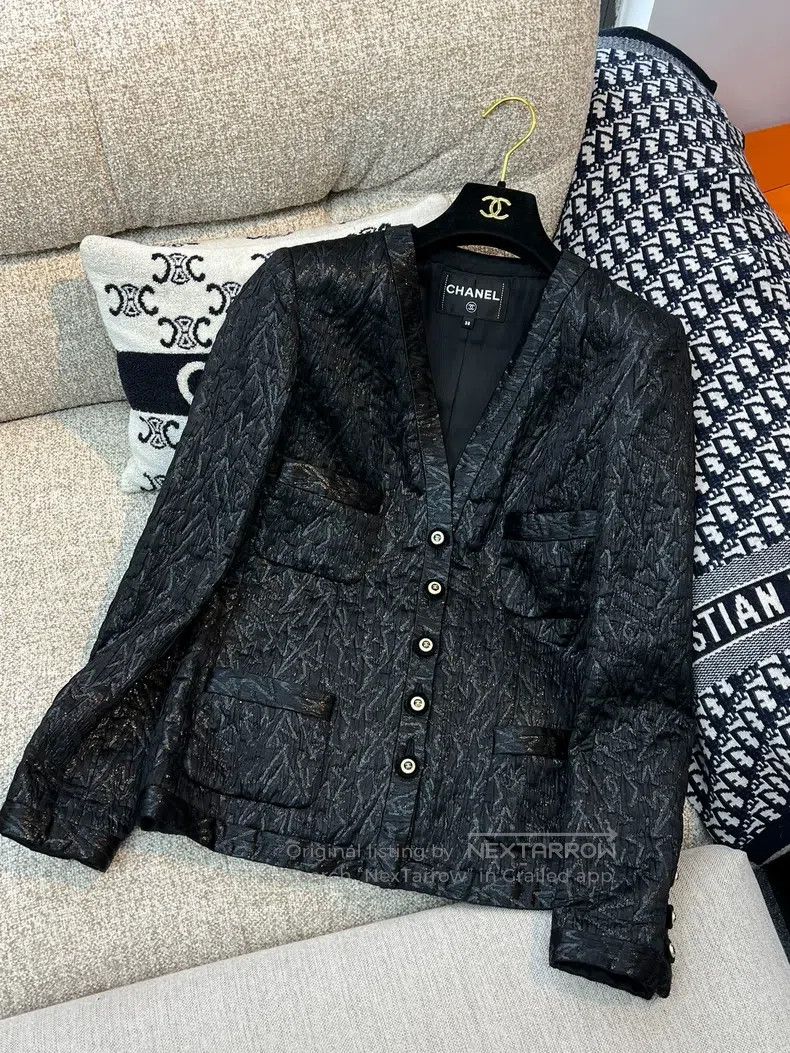 Chanel Chanel 20A black embossed four-pocket jacket Size XS / US 0-2 / IT 36-38 - 1 Thumbnail