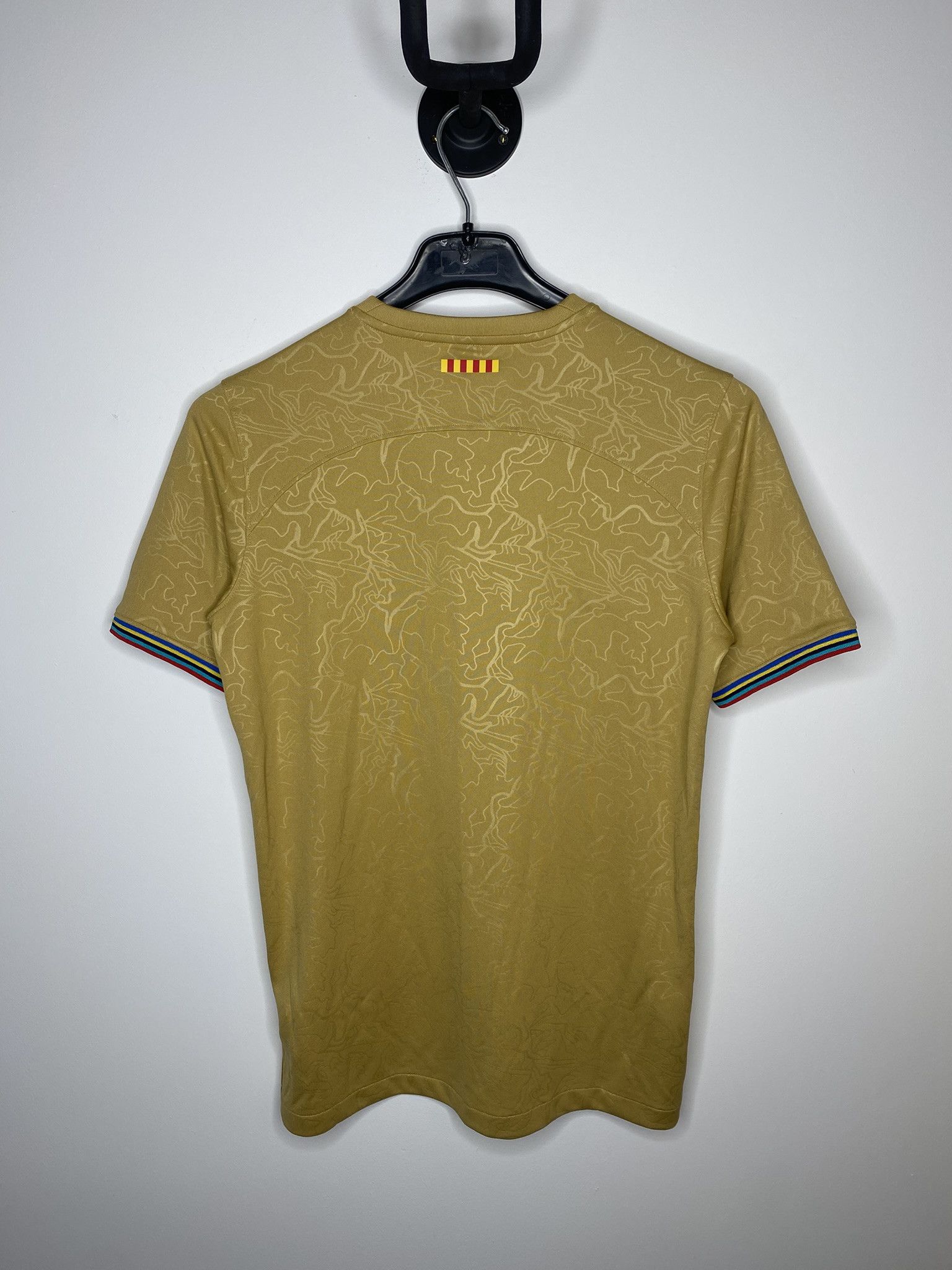 Nike BARCELONA 2022 2023 AWAY FOOTBALL SHIRT SOCCER JERSEY NIKE Size US S / EU 44-46 / 1 - 2 Thumbnail