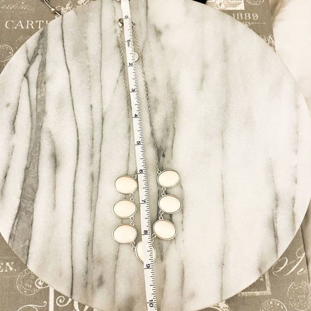 Jewelry Liz Claiborne Cream Acrylic Necklace Silver Toned Size ONE SIZE - 4 Thumbnail