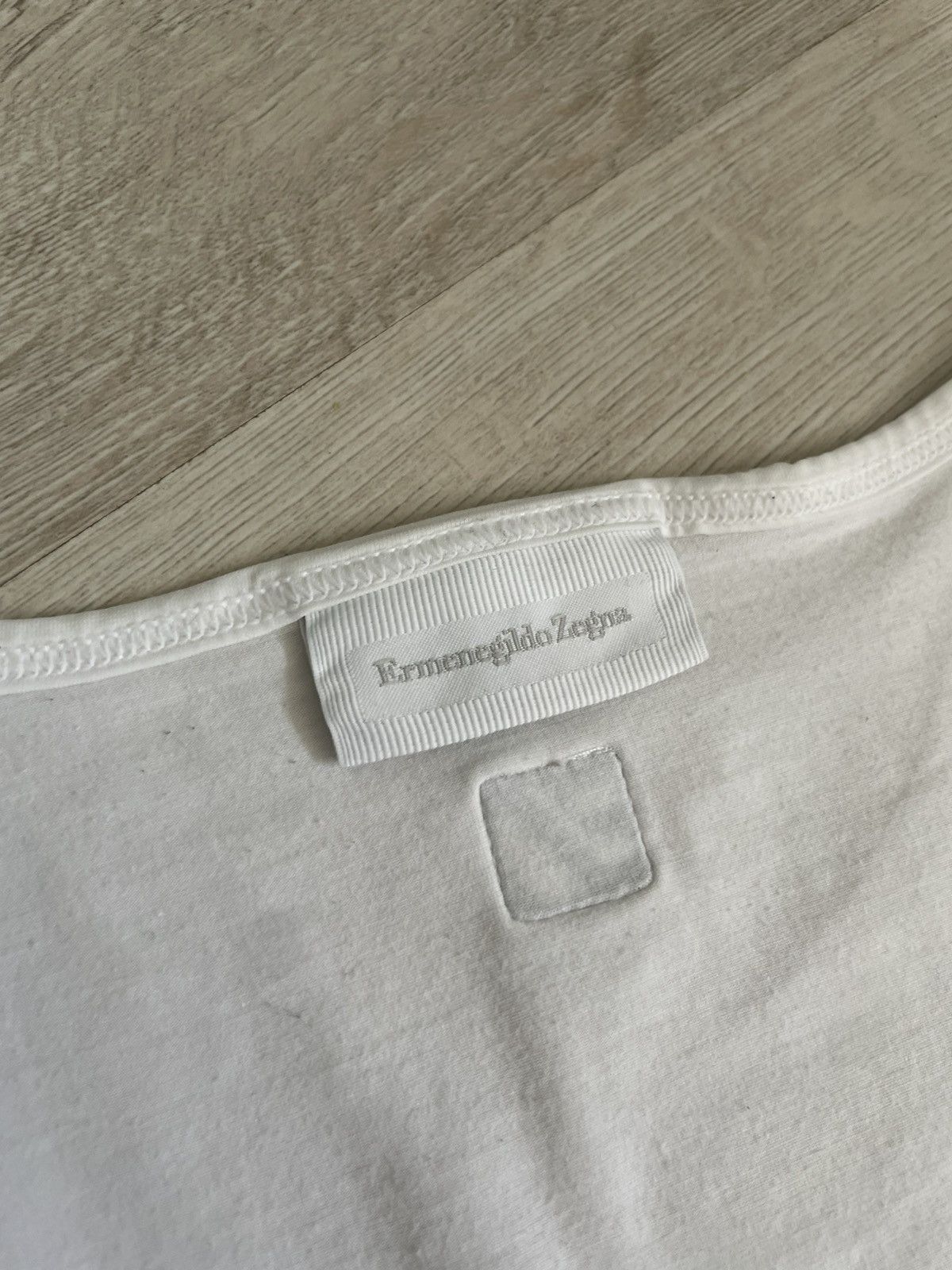 Ermenegildo Zegna Ermenegildo Zegna V-neck Luxury Tee White Key Larg Style Y2k Size US XL / EU 56 / 4 - 5 Thumbnail