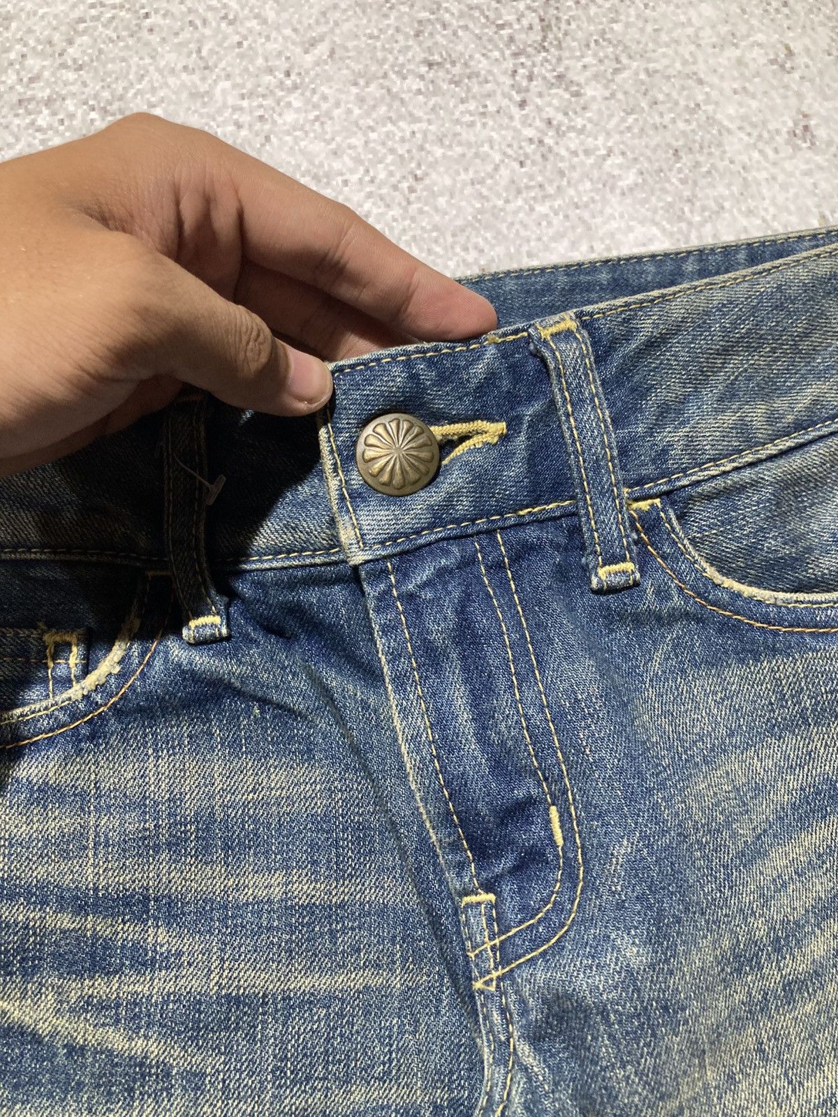 Japanese Brand 🇯🇵 2000s SLY Japan Ripped Bootcut Denim Jeans Pants Blue Wash Size US 26 / EU 42 - 9 Thumbnail