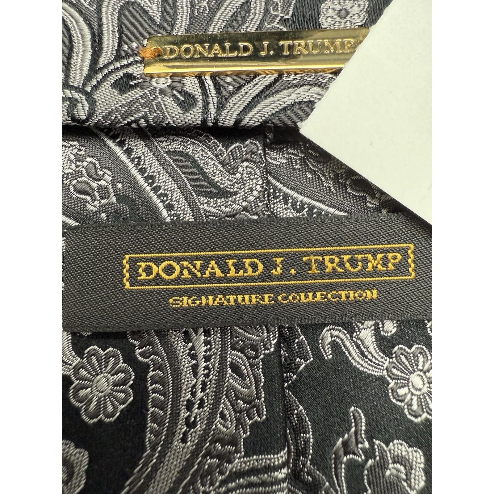 Donald Trump DONALD J. TRUMP MEN'S TIE BLACK/PAISLEY WIDTH: 3.50" LENGTH: Size ONE SIZE - 4 Thumbnail