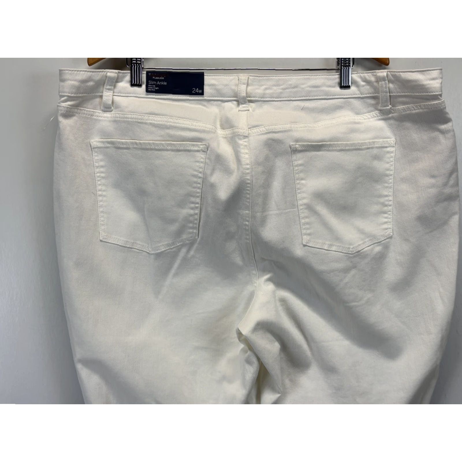 Talbots VINTAGE? No. But it's Talbots Flawless Slim Ankle Jeans 24W White Women’s Plus Size Jeans Slim Ankle White 24W Talbots Women’s Plus Size Jeans Size 42" / US 20 - 4 Thumbnail