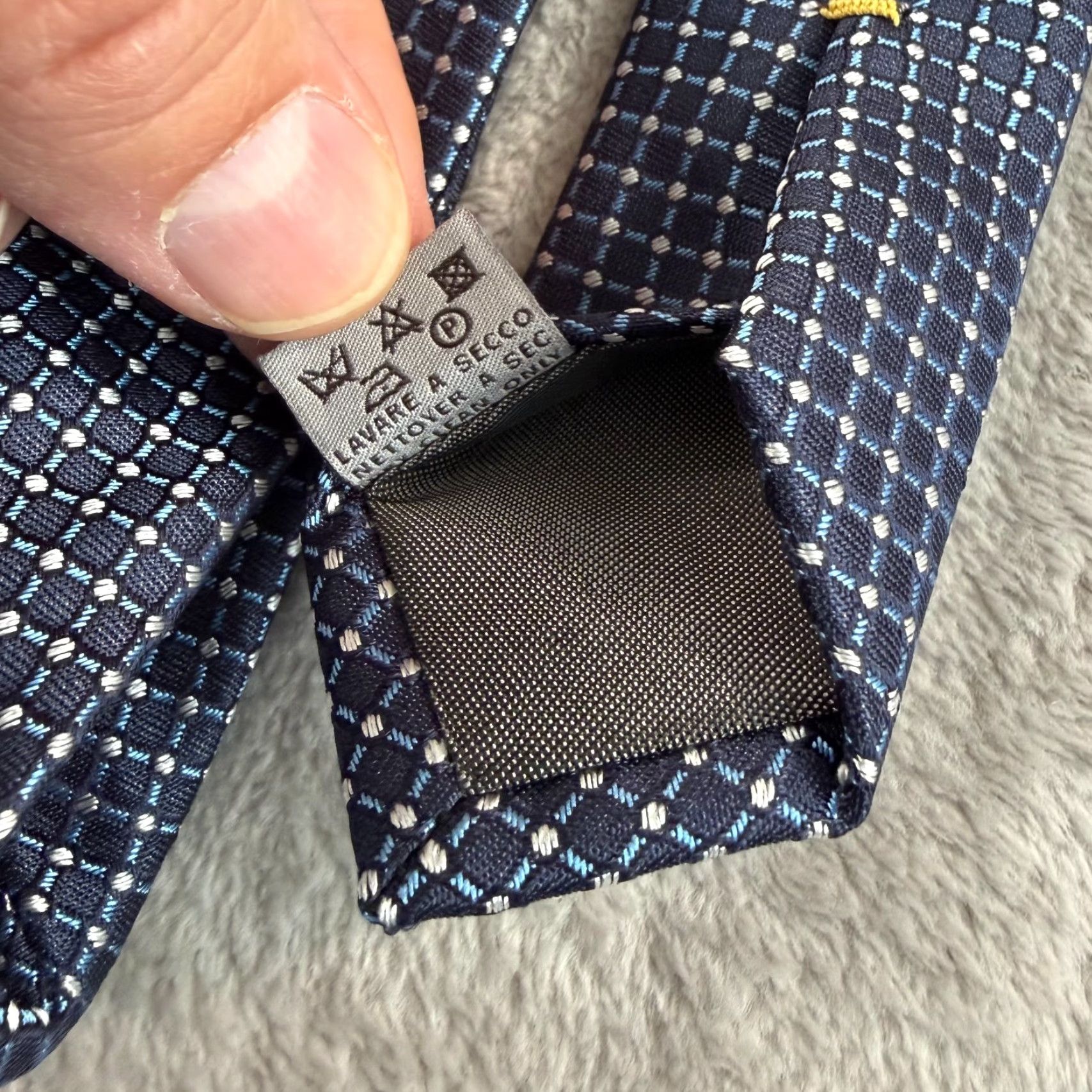 Canali Canali Tie Blue Geometric 100% Silk Made in Italy Luxury NWT Mens Classic 57"-60" Abstract Preppy Yellow Pink? Size ONE SIZE - 7 Thumbnail