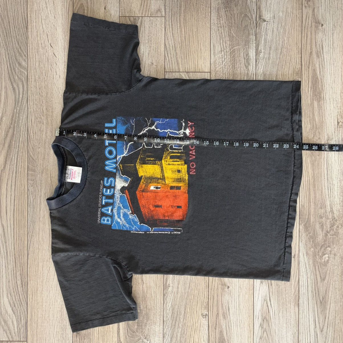 Other 90s Universal Studios Bates Motel no vacancy movie tee shirt Size US L / EU 52-54 / 3 - 7 Thumbnail