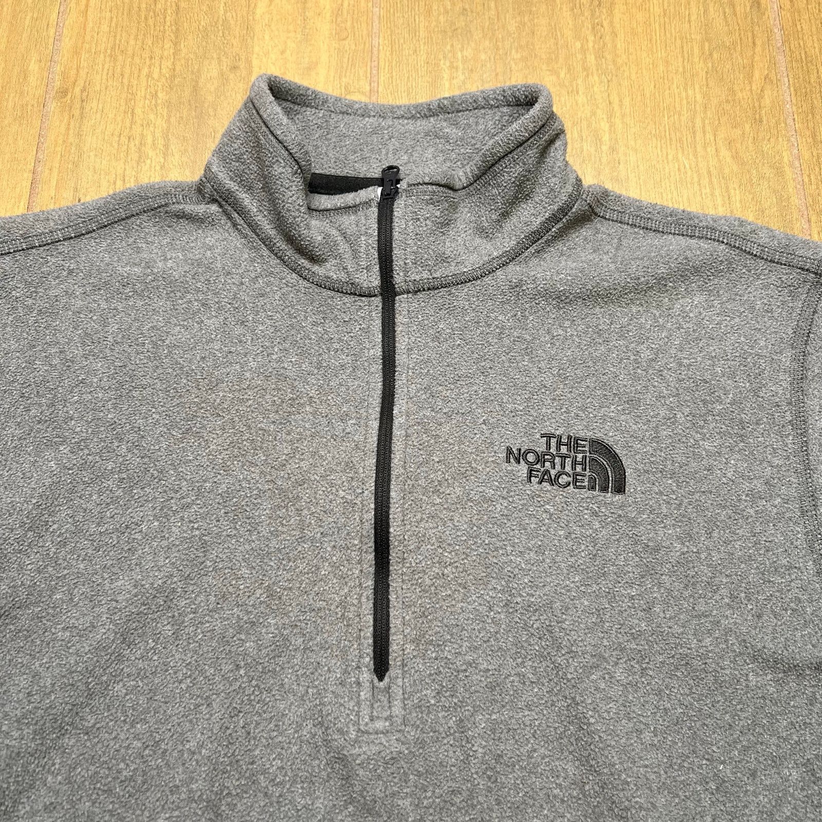 The North Face The North Face gray 1/4 zip lightweight pullover fleece Sz M Size US M / EU 48-50 / 2 - 2 Thumbnail