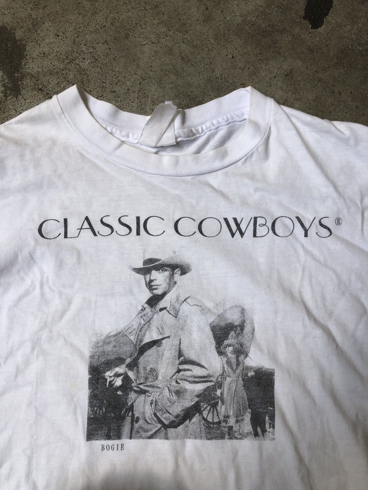 Vintage Vintage 90s Humphrey Bogart Bogie Classic Cowboys T Shirt Size US XL / EU 56 / 4 - 2 Thumbnail