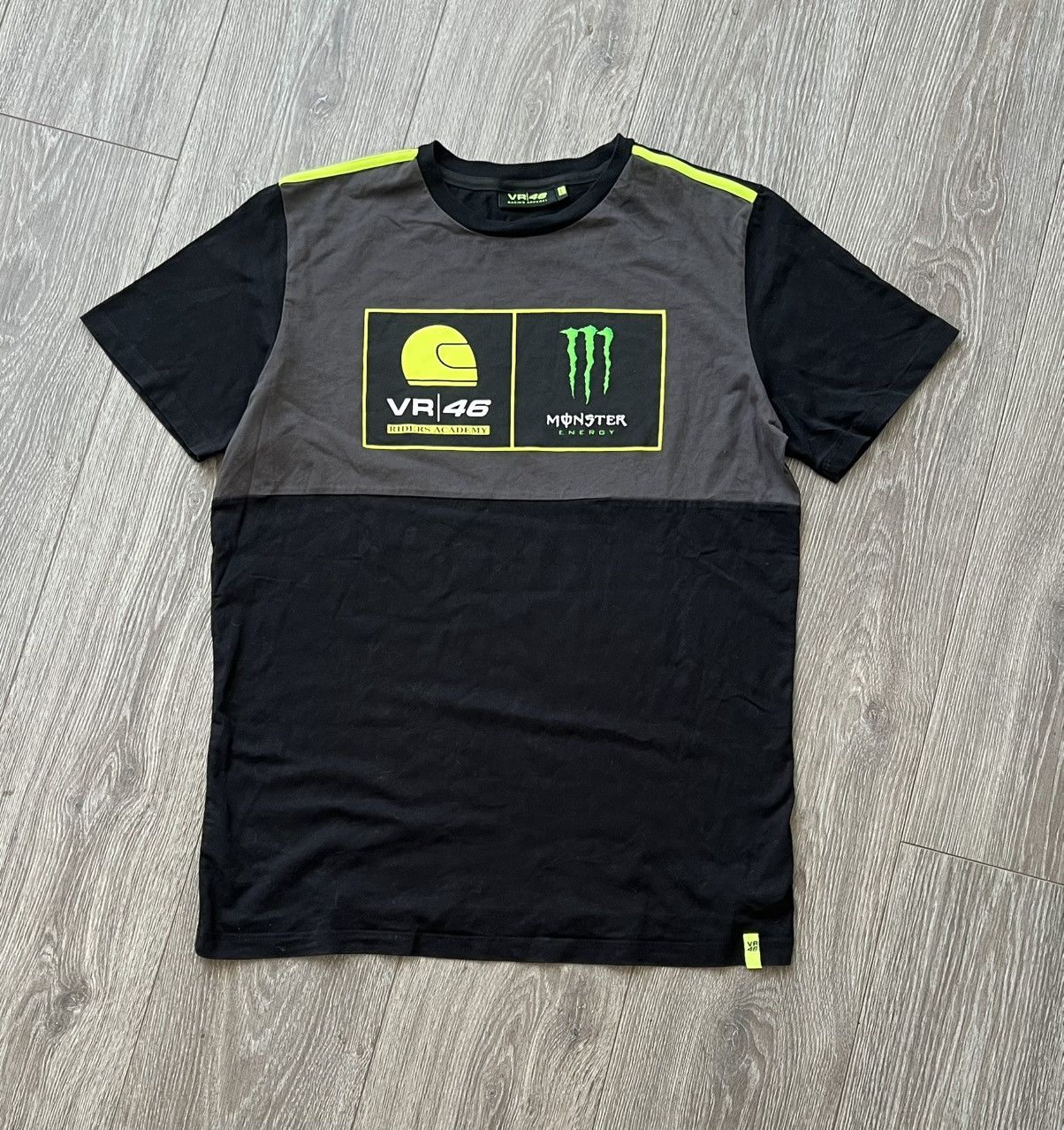 Vintage VR46 Valentino Rossi Monster Energy T-Shirt Racing Y2K Size US L / EU 52-54 / 3 - 1 Thumbnail