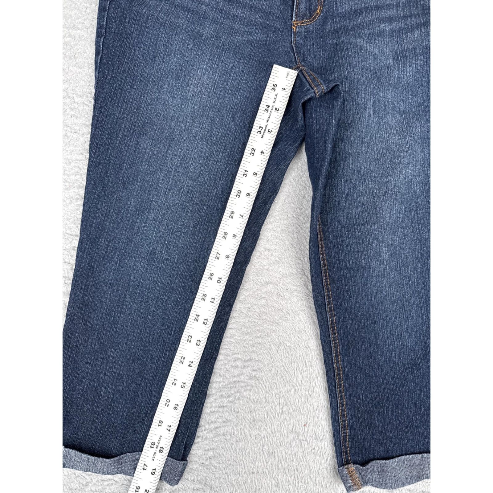 Faded Glory Faded Glory Womens Capri Jeans Blue Medium Wash Low Rise Cuffed Stretch 28x20 6 Regular 5-Pocket Denim Slim Fit Sh Size 28" / US 6 / IT 42 - 7 Thumbnail