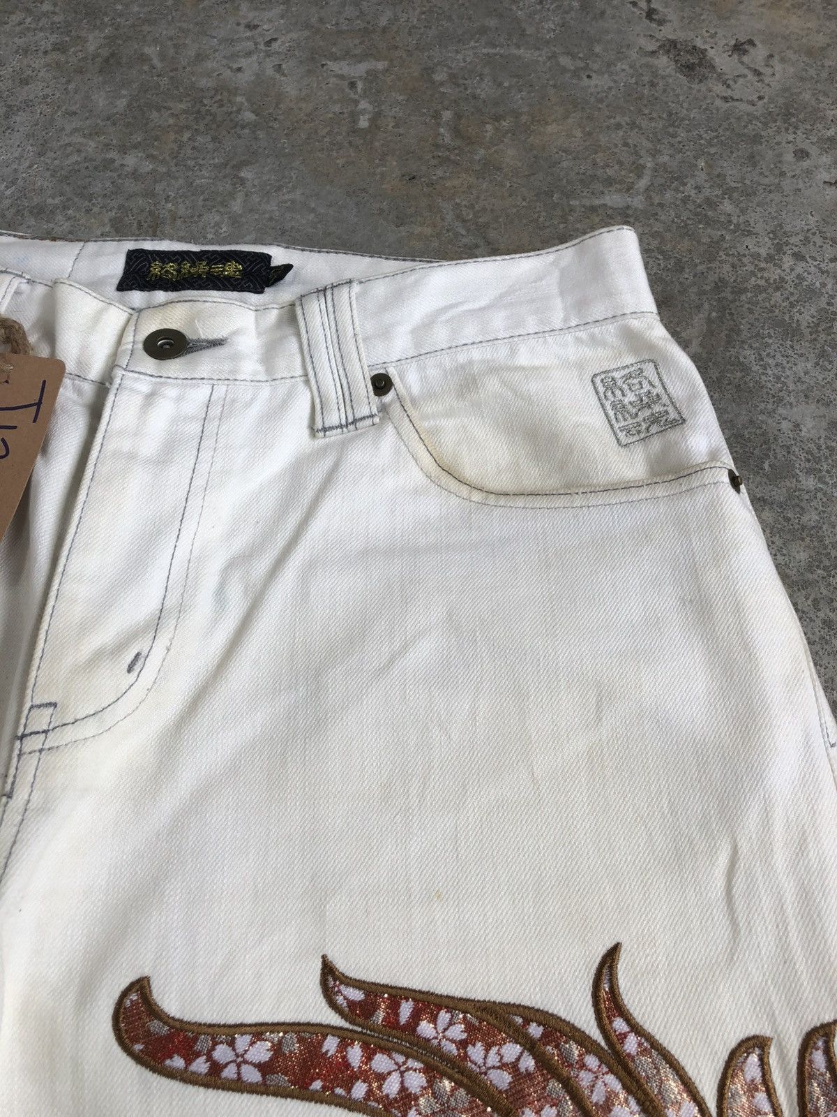Karakuri Tamashii Karakuri Tamashii Embroidered Denim Distressed Jeans Size US 31 - 15 Thumbnail