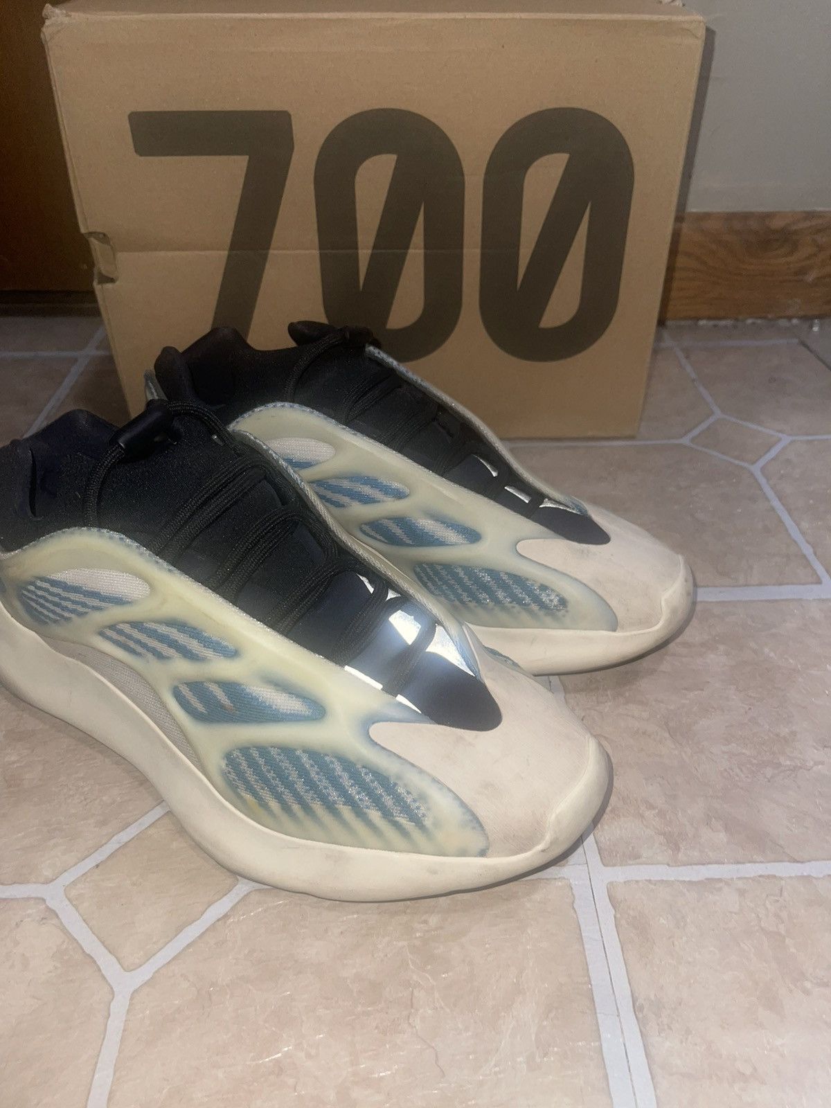 Yeezy Yeezy 700 V3 Kyanit Size US 9 / EU 42 - 2 Thumbnail