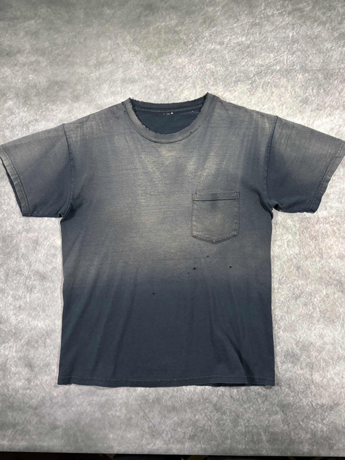 Vintage Thrashed Vintage Blank Tee Faded Distressed Bleach Sun 1990s Size US M / EU 48-50 / 2 - 1 Thumbnail