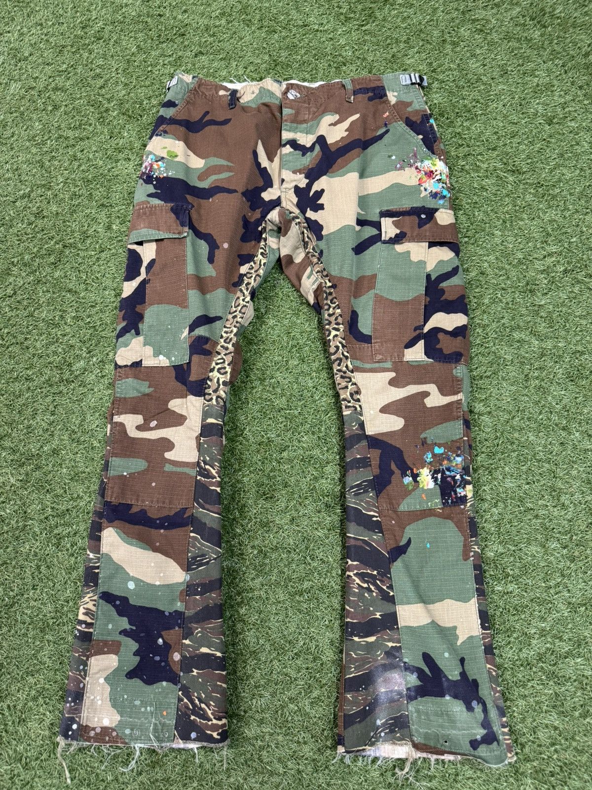 Gallery Dept. Gallery Dept. Camo Flared Cargo Pants Size US 32 / EU 48 - 1 Thumbnail