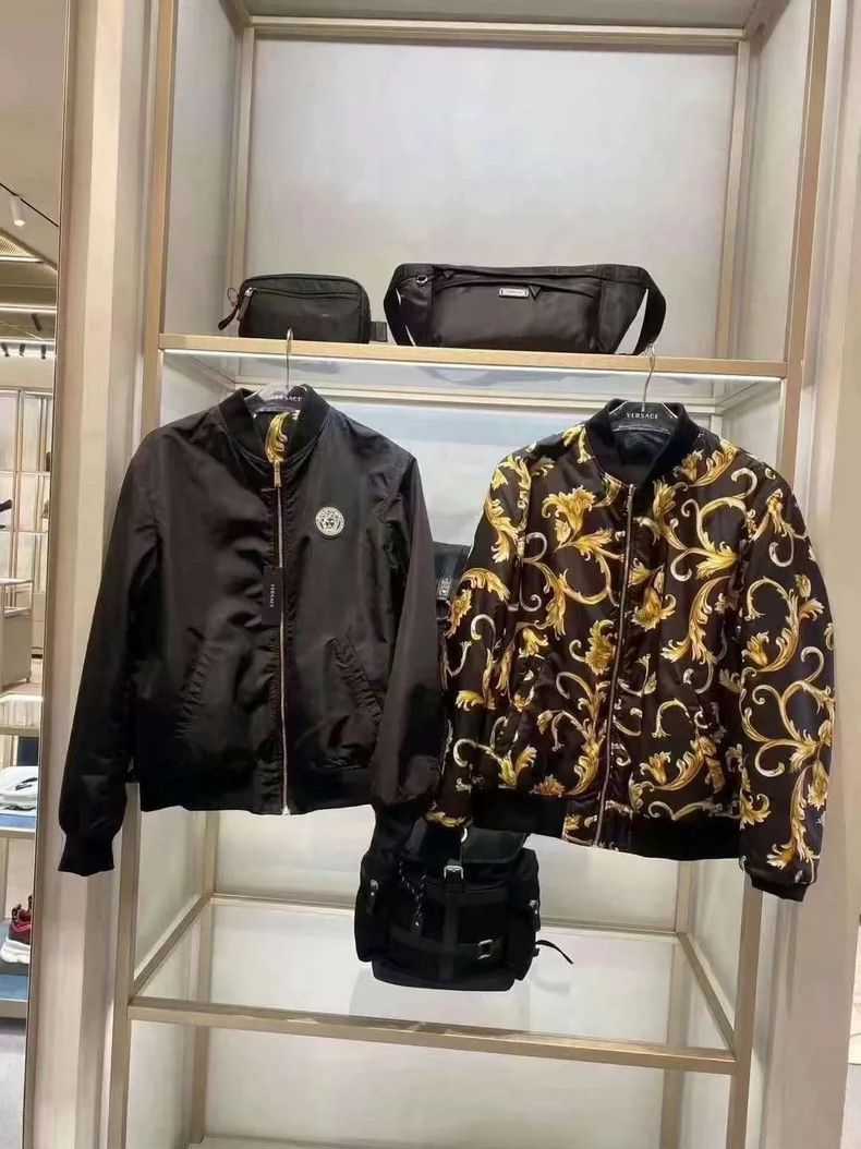 Versace Versace The black and gold series wears thin cotton clothe Size US XL / EU 56 / 4 - 5 Thumbnail