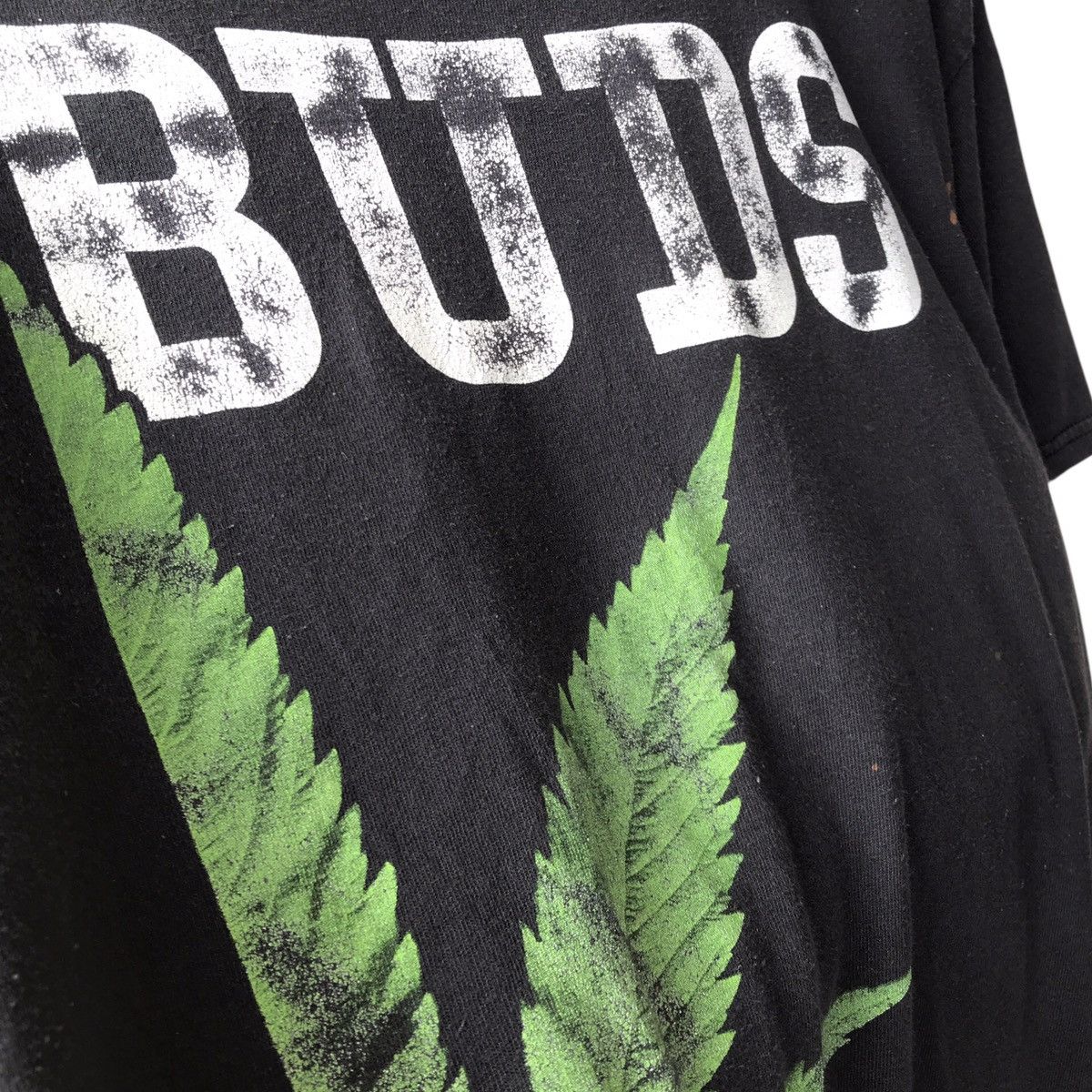 Delta × Vintage Buds Vintage Weed Marijuana Leaves Distressed Graphic Tee Size US L / EU 52-54 / 3 - 4 Thumbnail