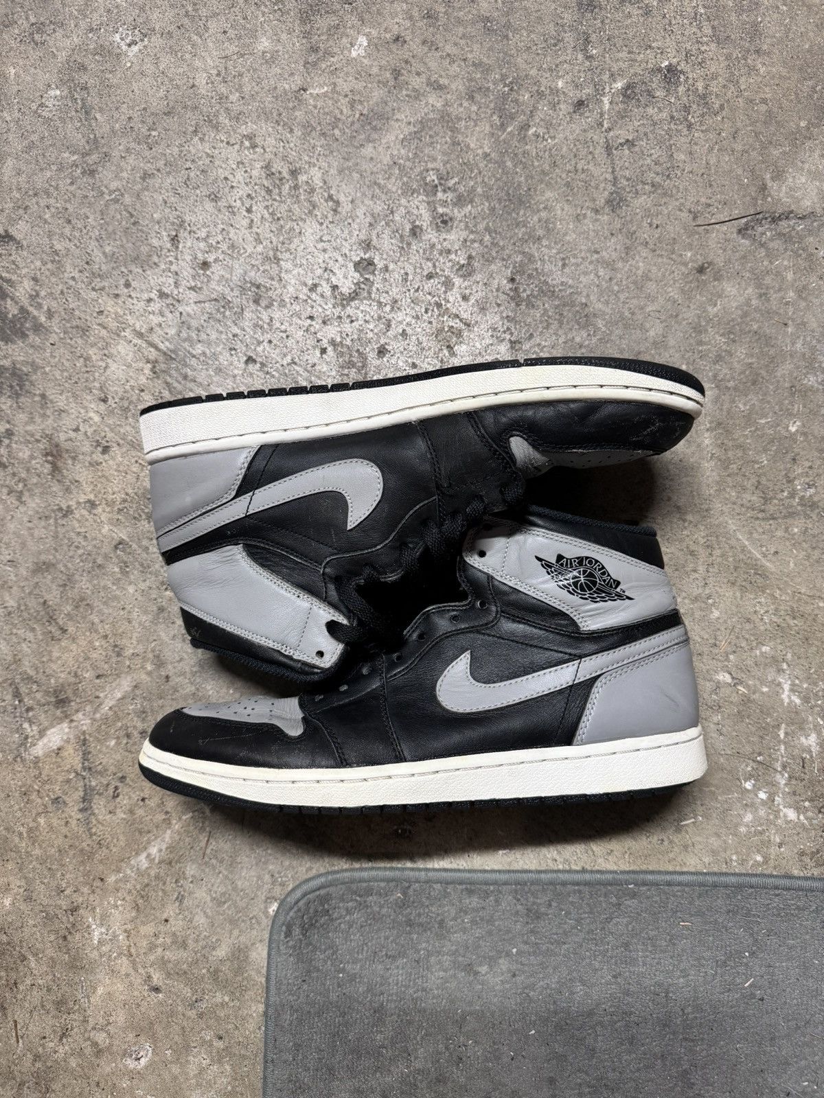 Jordan Brand × Nike Nike Air Jordan 1’s Shadow (2013) Size US 10 / EU 43 - 1 Thumbnail