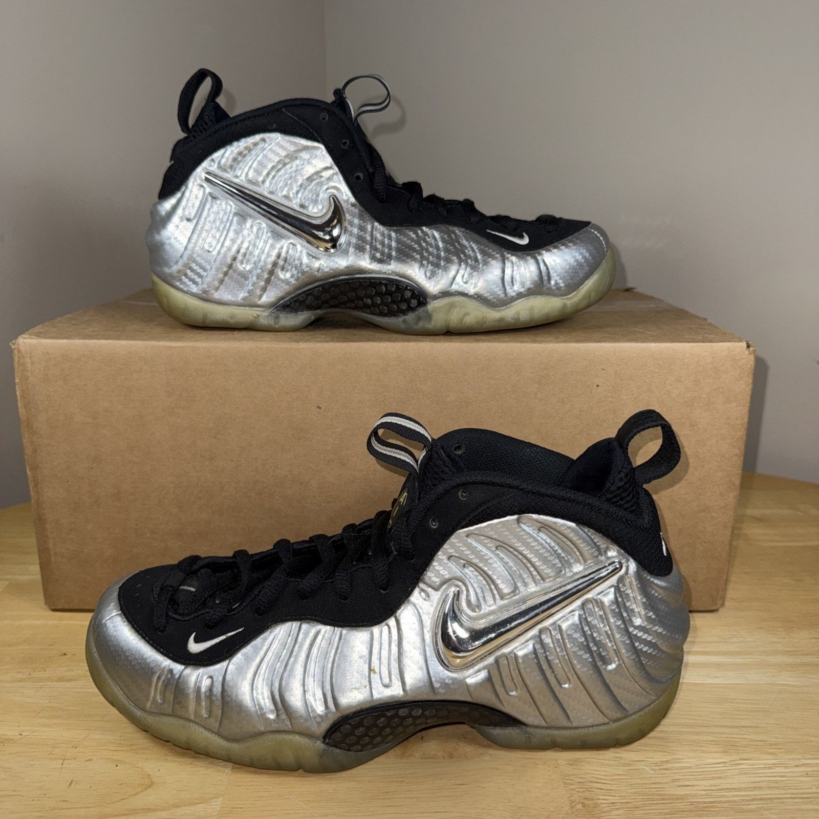 Nike Size 8 Nike Air Foamposite Pro Metallic Silver Surfer 2017 Size US 8 / EU 41 - 4 Thumbnail