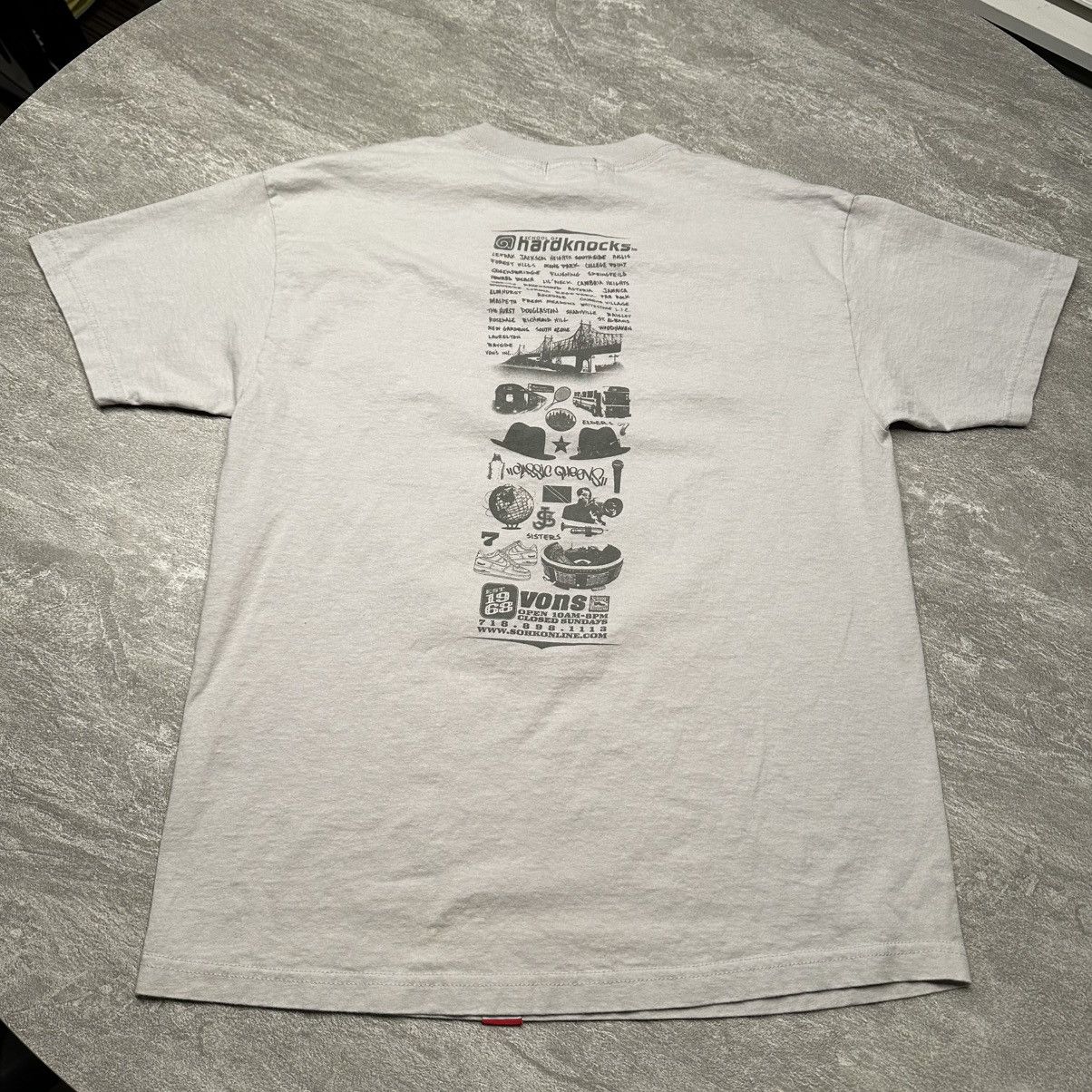 Vintage Vintage Y2K School Of Hard Knocks Queens 7 Von’s T Shirt Size US L / EU 52-54 / 3 - 6 Thumbnail