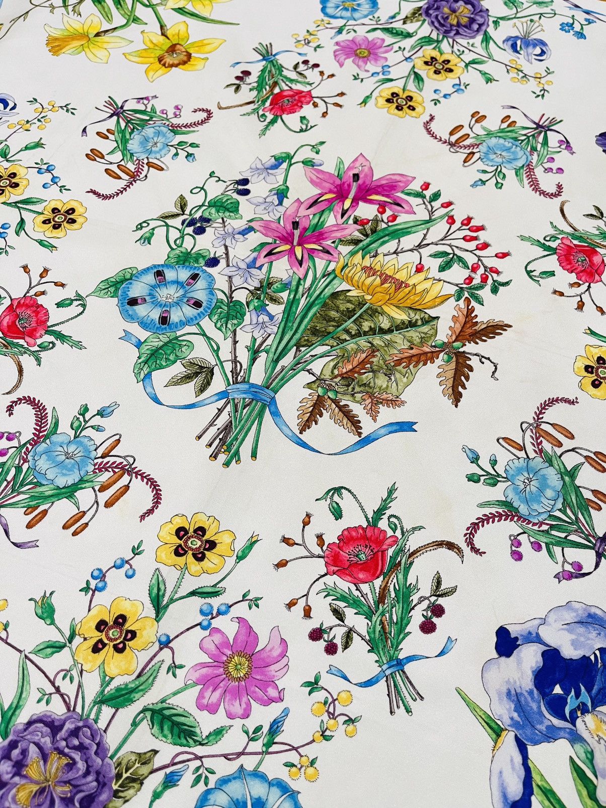 Gucci VINTAGE GUCCI FLORA SILK SCARF VERY RARE Size ONE SIZE - 5 Thumbnail