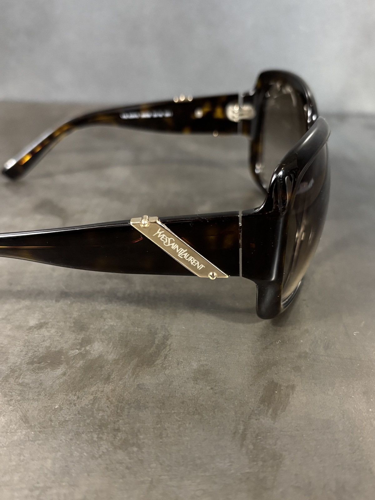 Yves Saint Laurent Yves Saint Laurent Sunglasses Oversized 2010s Size ONE SIZE - 4 Thumbnail