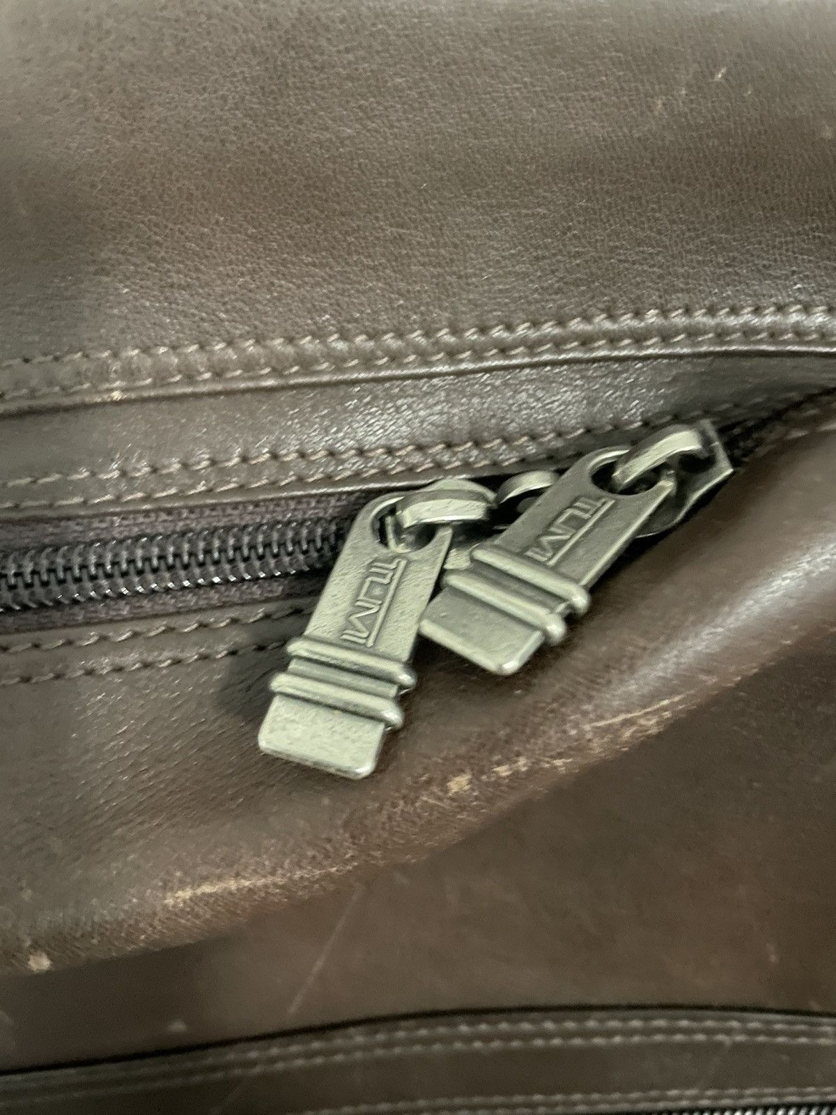 Tumi Tumi genuine leather full size garment traveler Size ONE SIZE - 2 Thumbnail