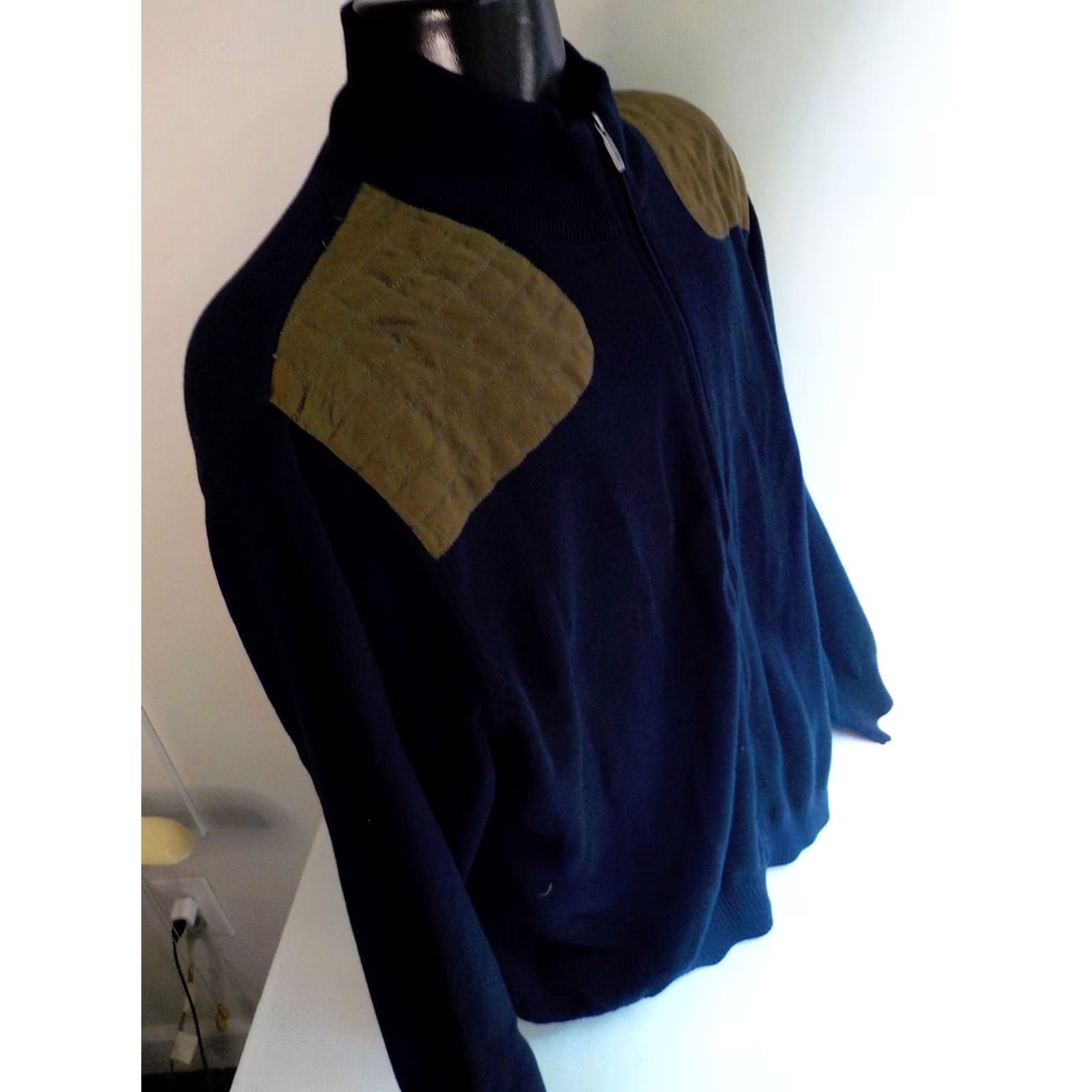 Vintage SOUTHERN PINES Zip Front Mens Cardigan Sweater w/Quilted Shoulder Blue XXL Size 2XL Ribbed Cuffs Waistband Mock Neck Full Zip Cotton Knit 100% Size US XXL / EU 58 / 5 - 3 Thumbnail