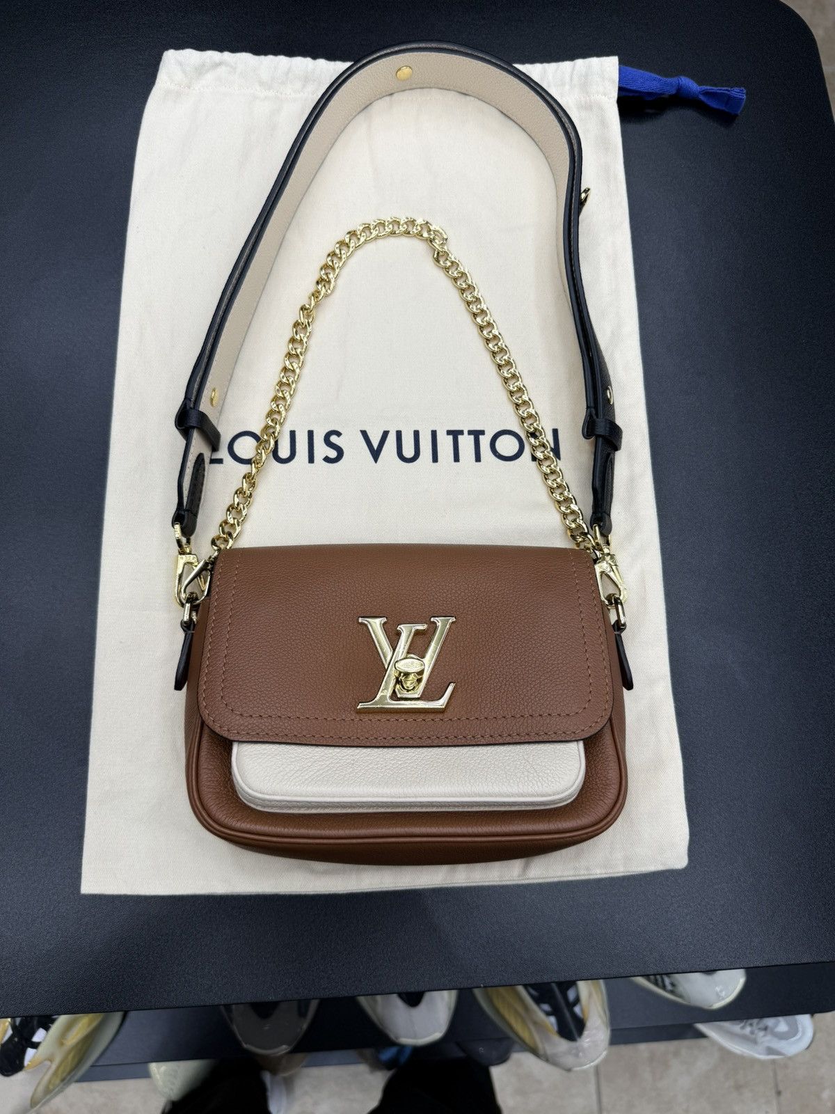 Louis Vuitton AUTHENTIC Louis Vuitton Lockme Tender Calfskin Leather Bag Size ONE SIZE - 1 Thumbnail