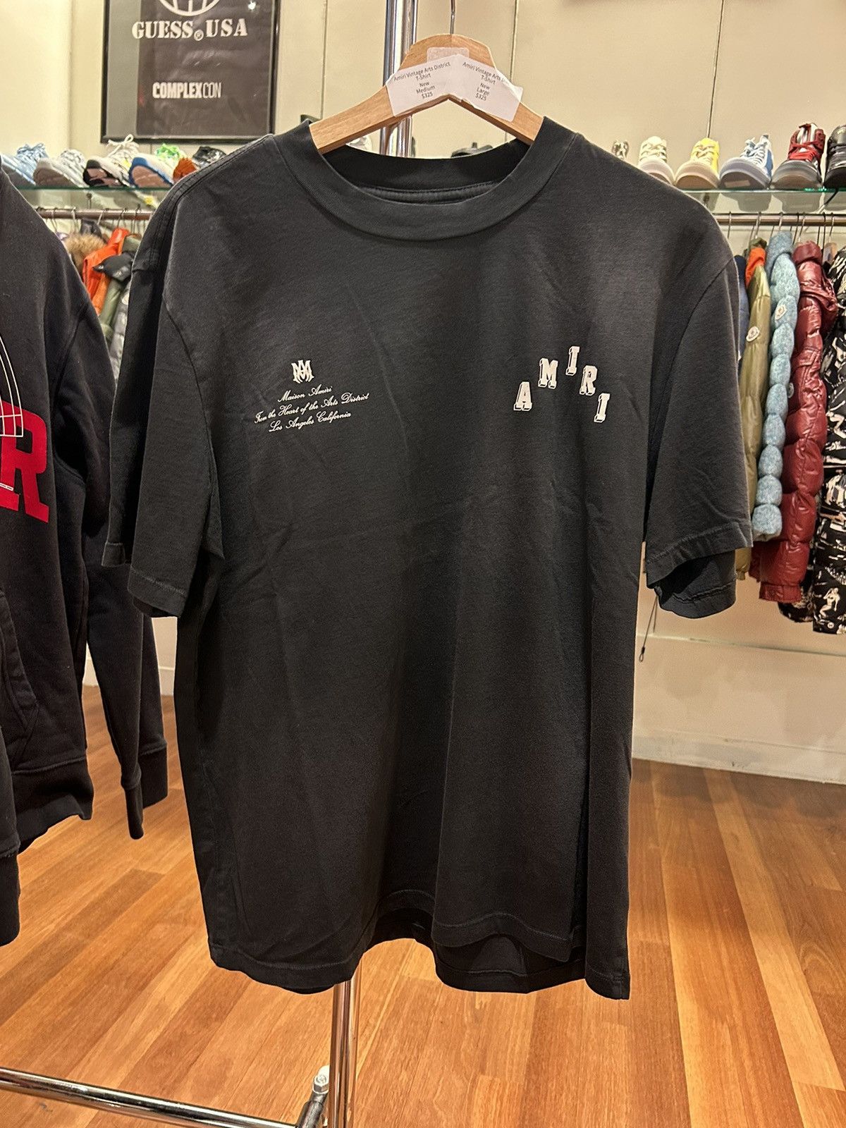 【AMIRI】アーツ ディストリクト クロップド Tシャツ AMIRI Arts District Tシャツ | ブラック | FARFETCH JP