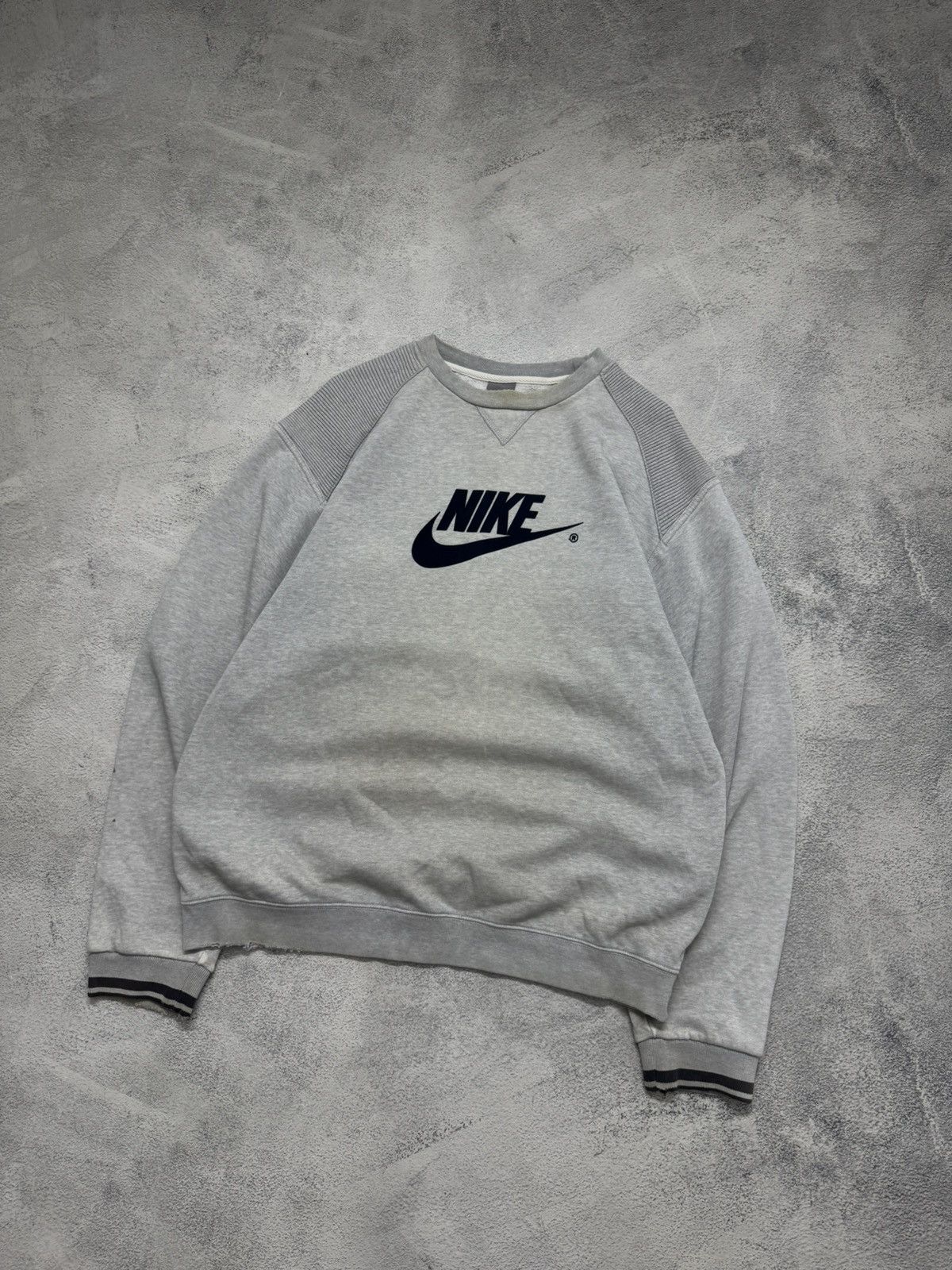 Nike Vintage Y2k Nike 🩶 Velour Spell Out Big Logo Sweatshirt 90’s Size US L / EU 52-54 / 3 - 5 Thumbnail