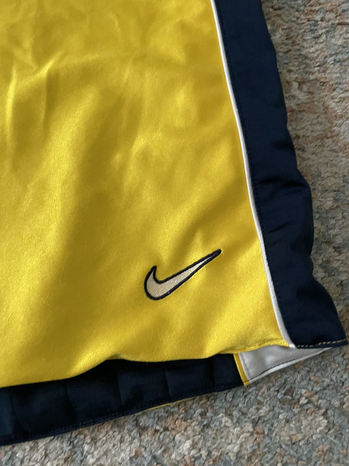 Nike × Vintage VTG Nike Reversible Y2K Dazzle Shorts XL Rare Silky 2000 Size US 34 / EU 50 - 9 Thumbnail
