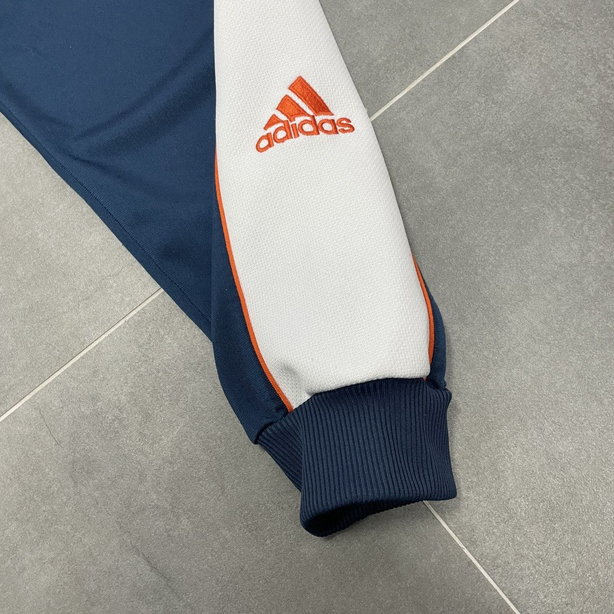 Adidas × Vintage Vintage Adidas Jacket Size M Size US M / EU 48-50 / 2 - 13 Thumbnail