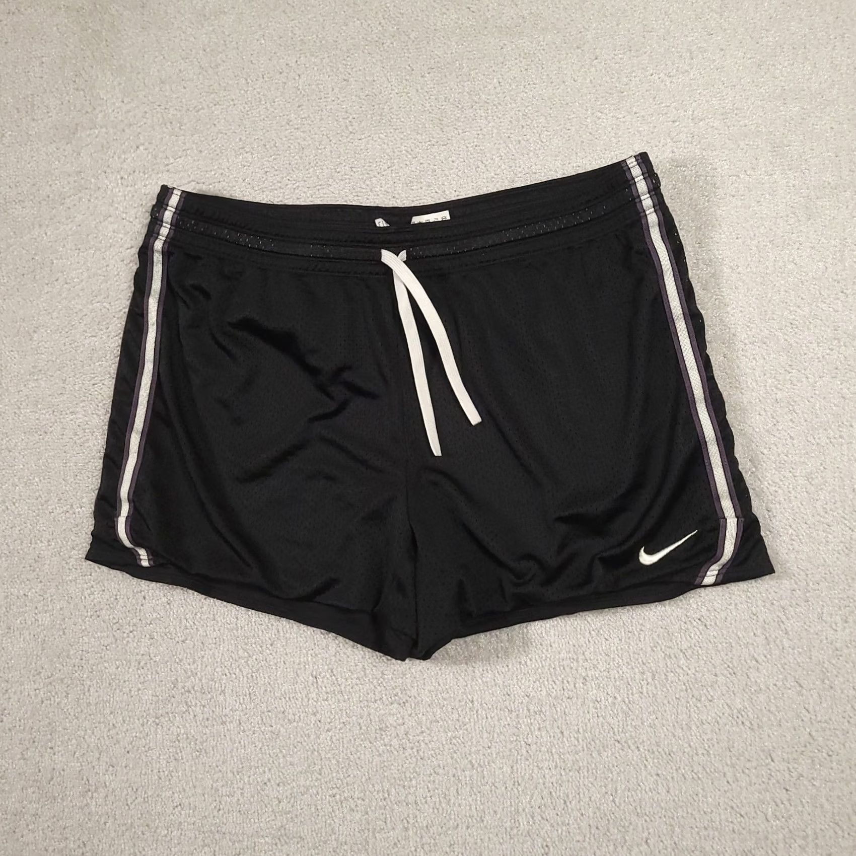 Nike VINTAGE Nike Dri-FIT Running Shorts Womens Large Black Athletic Gym Note: Limited to original words; no new info. Size 36" / US 14 / IT 50 - 2 Thumbnail