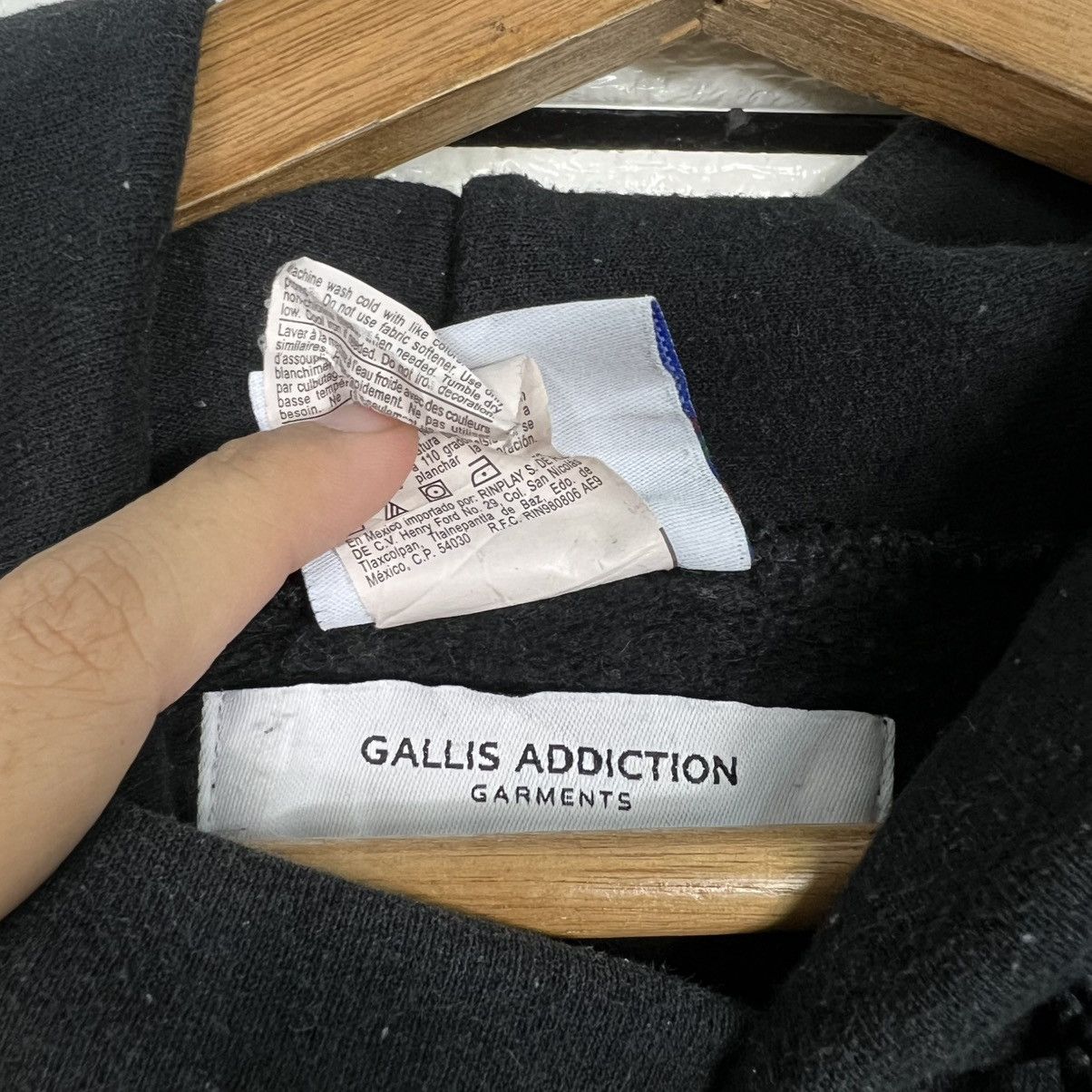 Champion CHAMPION X GALLIS ADDICTION Shoulder Print Hoodie #4086-C186 Size US M / EU 48-50 / 2 - 16 Thumbnail