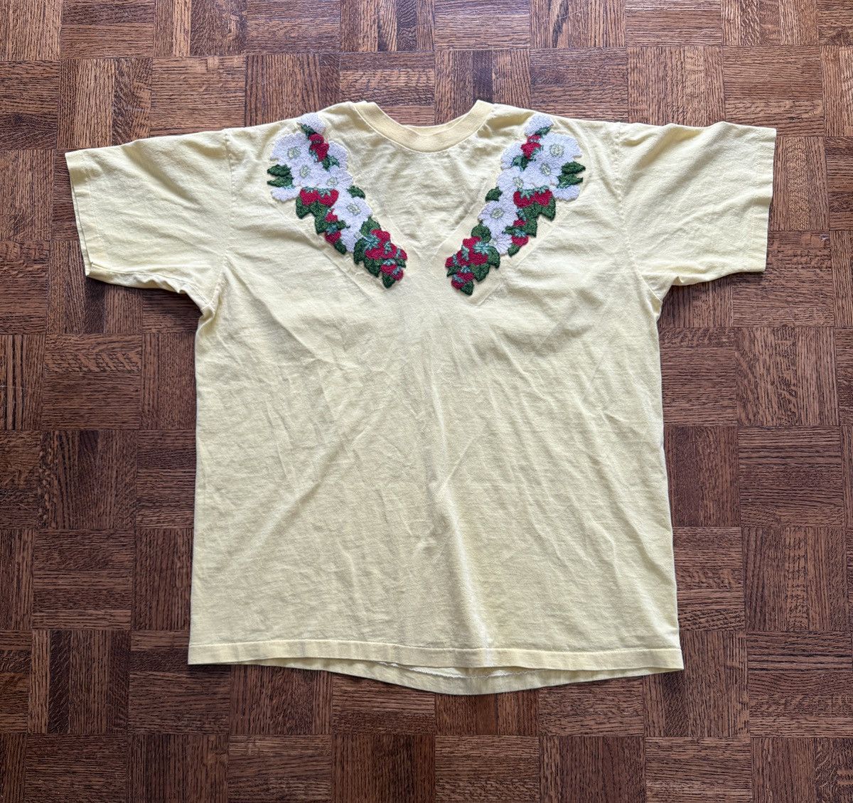 Vintage Vintage 90s Floral Embroidered Applique Graphic Tee Size US XL / EU 56 / 4 - 3 Thumbnail