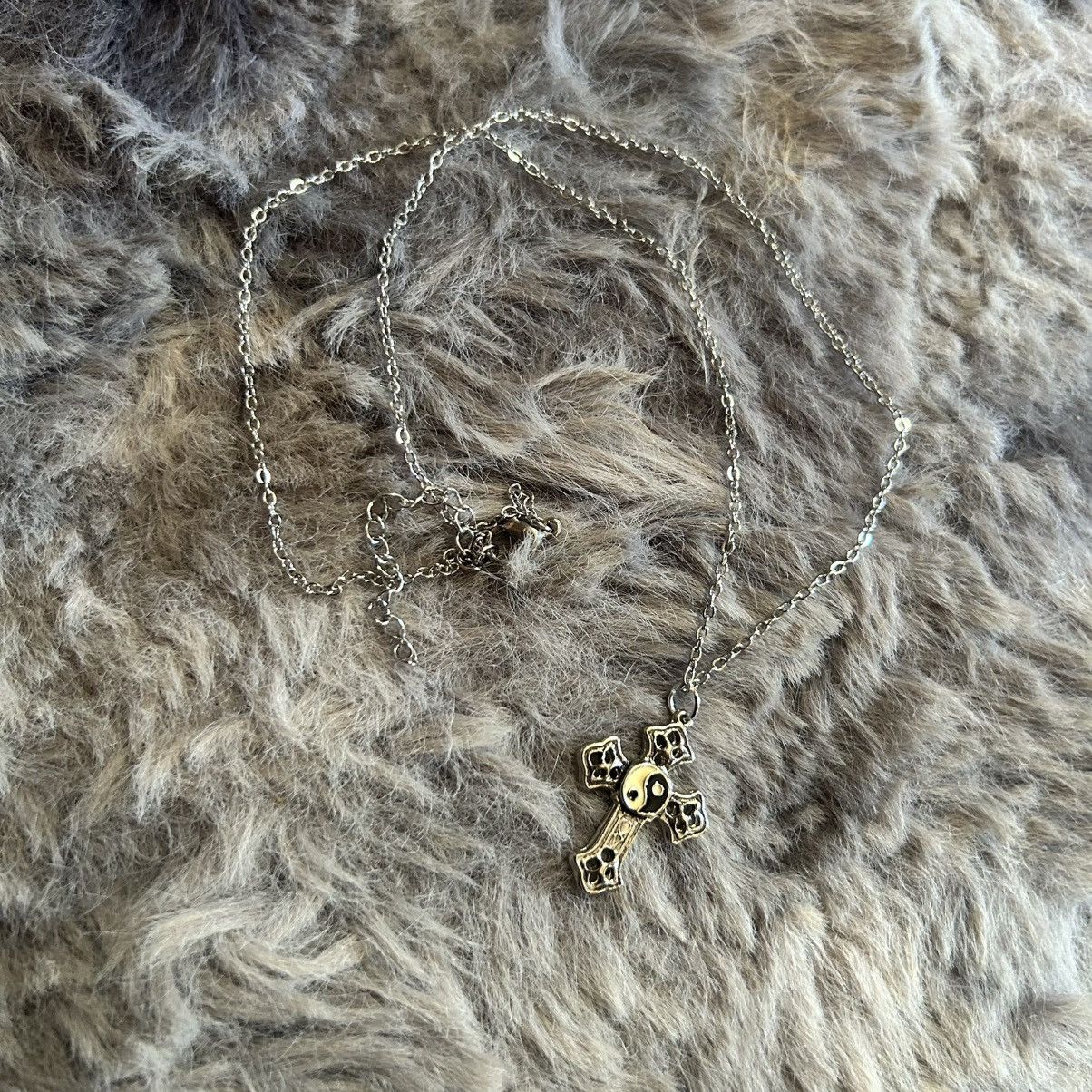 Handmade Handcrafted vintage yin and yang silver cross necklace Size ONE SIZE - 7 Thumbnail