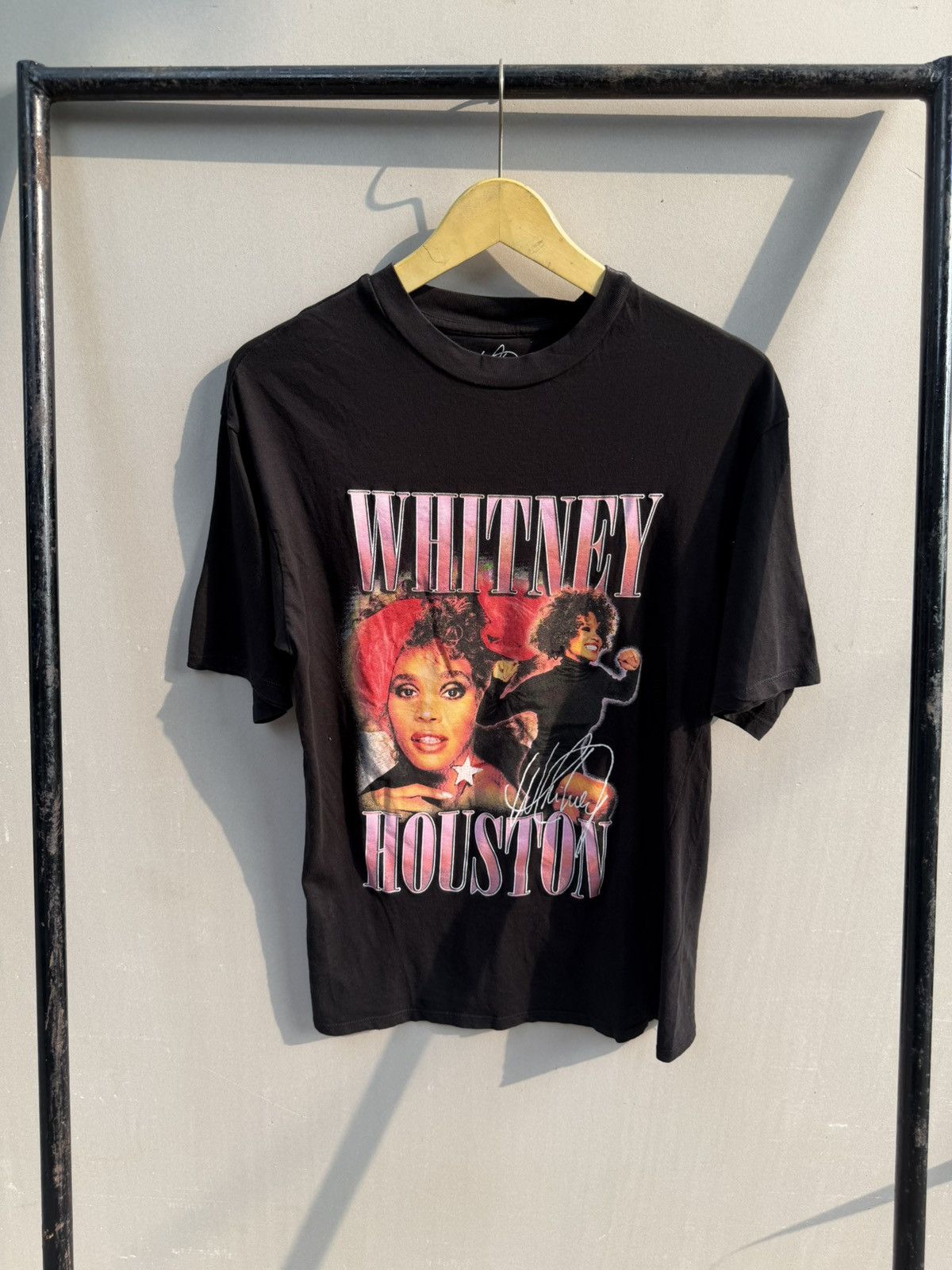 Vintage Whitney houston Tee Distressed Faded erd Size US S / EU 44-46 / 1 - 1 Thumbnail