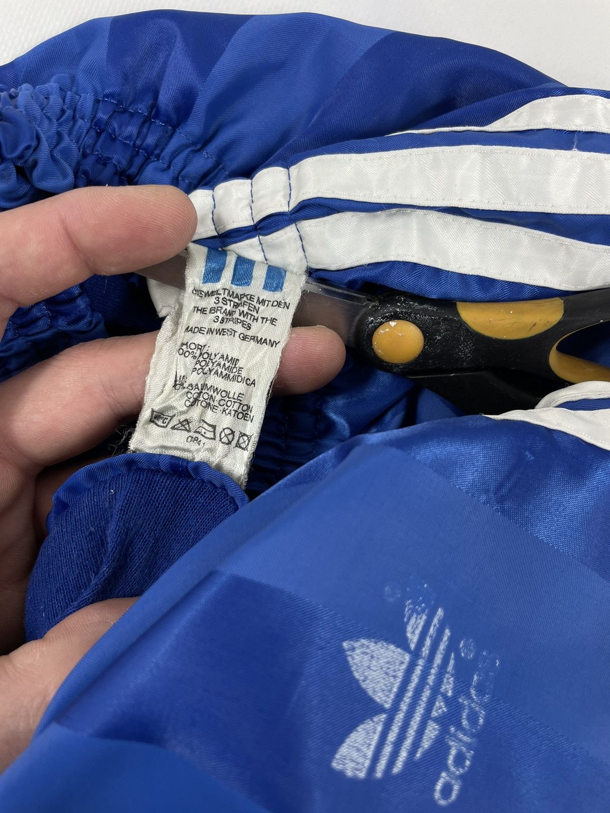 Adidas 70 ADIDAS West Germany 3-Stripes Nylon Sprinter Glanz Shorts Size US 32 / EU 48 - 10 Thumbnail