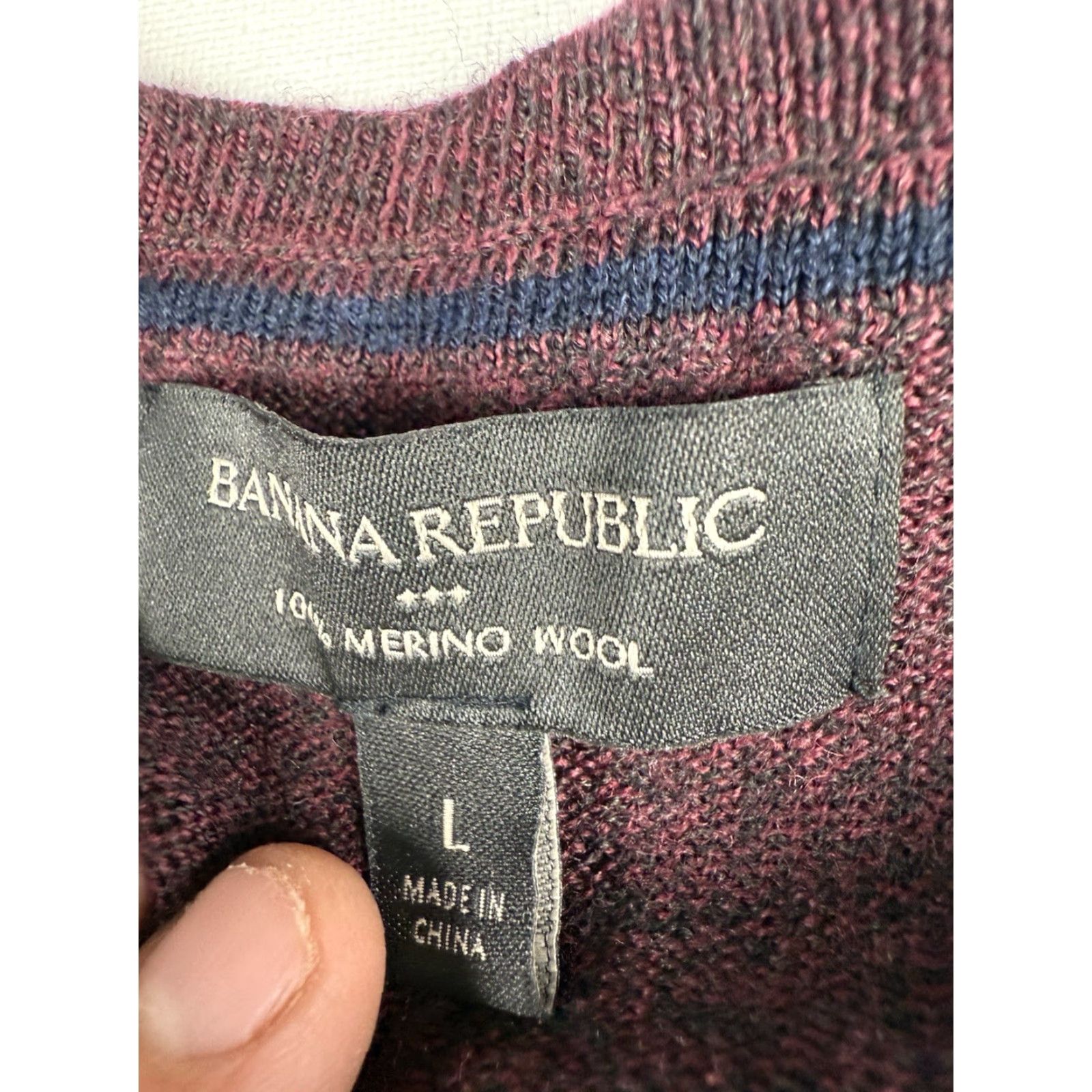 Banana Republic Banana Republic Sweater V-Neck Pullover Wool Burgundy L Mens/Adult Large Merino Wool 100% Merino Wool Size US L / EU 52-54 / 3 - 2 Thumbnail