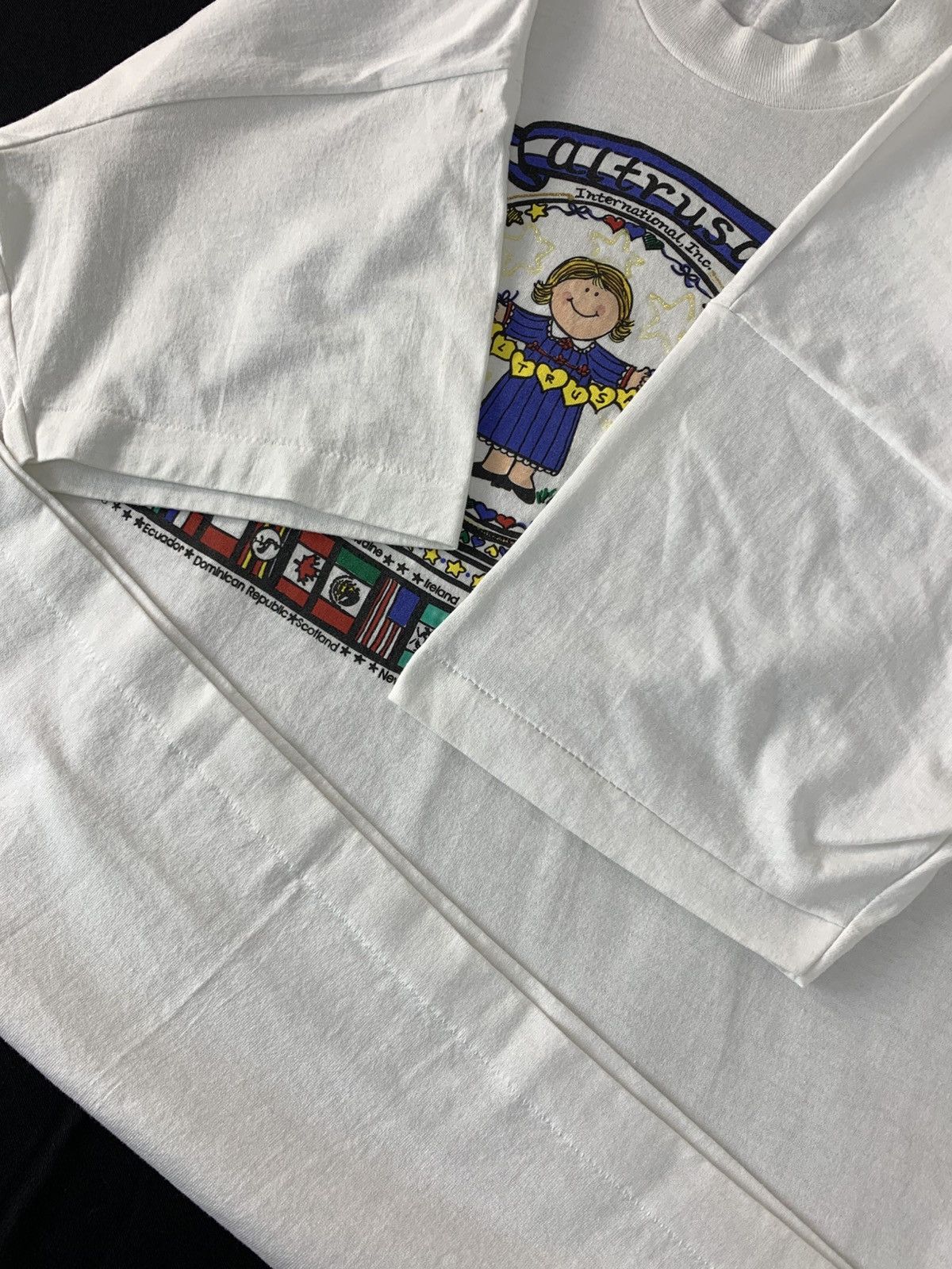 Vintage 90s Altruso International NGO All National Flag Printed Tee Size US XL / EU 56 / 4 - 7 Thumbnail