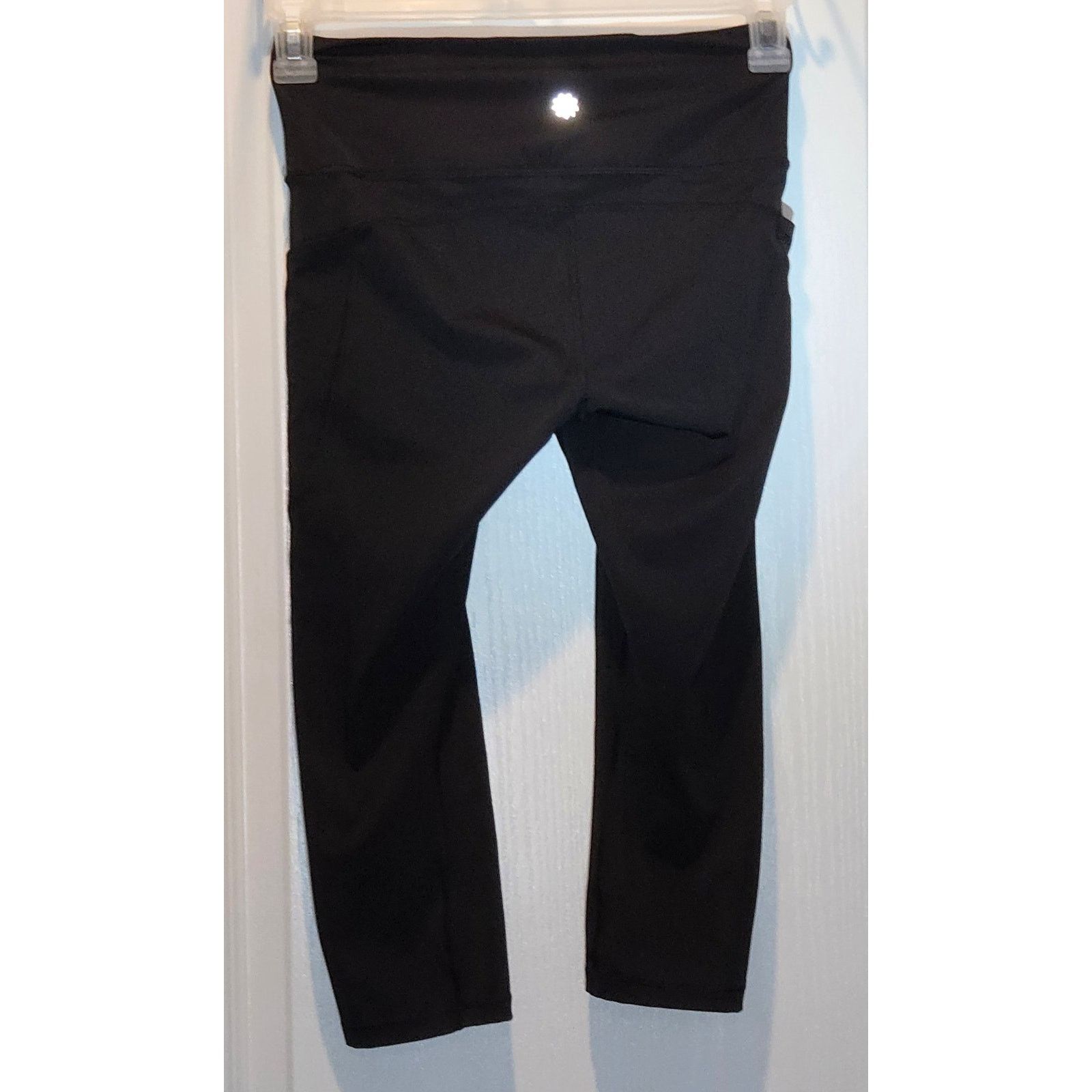Athleta Athleta Ultimate Stash II Capri Leggings Women sz S black Size 25" / US 0 / IT 36 - 2 Thumbnail